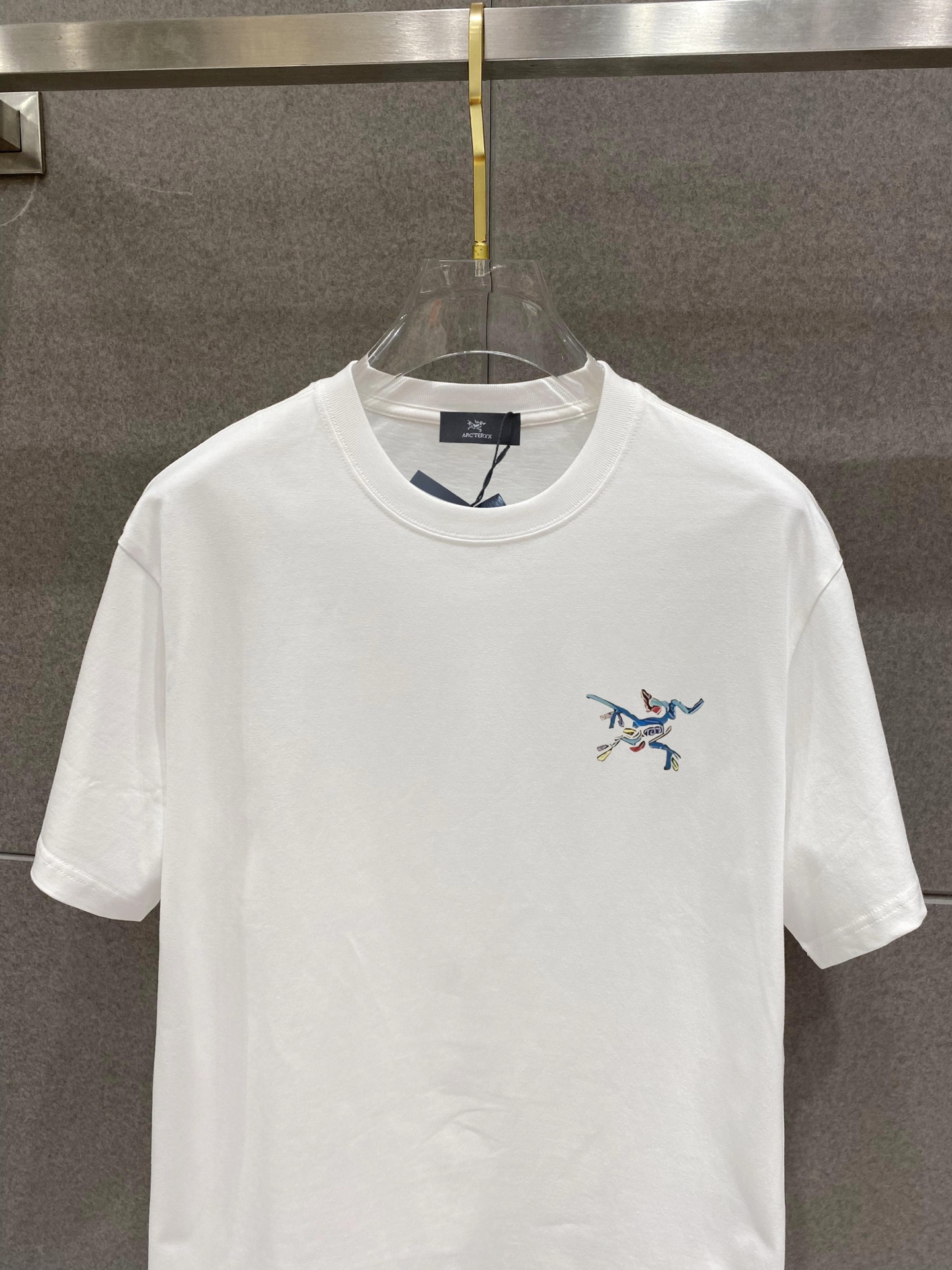 ￼ ￼ ￼ ￼ ￼ ￼ ￼ ￼ ￼￼ 始祖鸟 新款字母印花双层重工短袖T桖 字母图案不管是T桖还是卫衣都