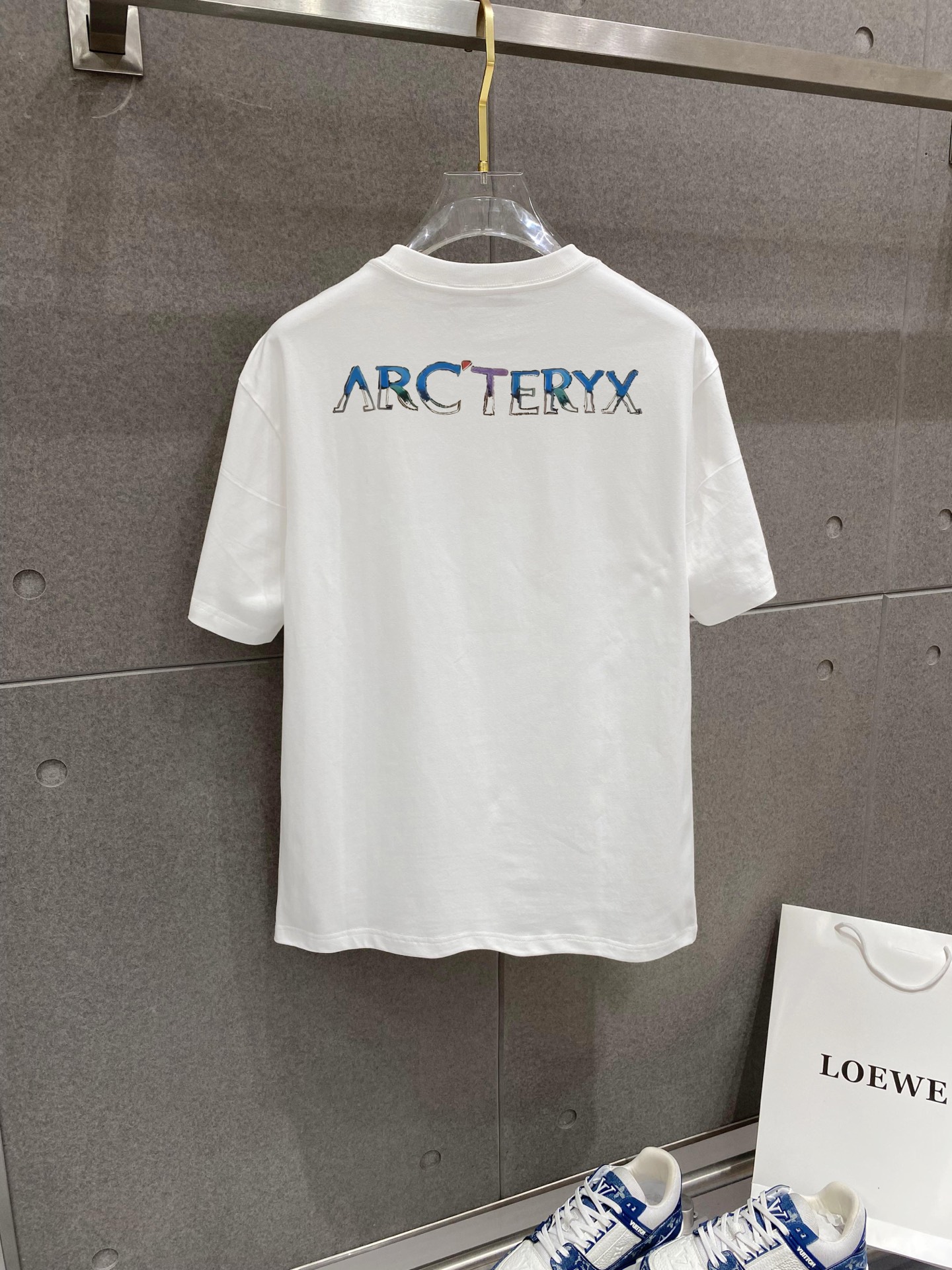 ￼ ￼ ￼ ￼ ￼ ￼ ￼ ￼ ￼￼ 始祖鸟 新款字母印花双层重工短袖T桖 字母图案不管是T桖还是卫衣都