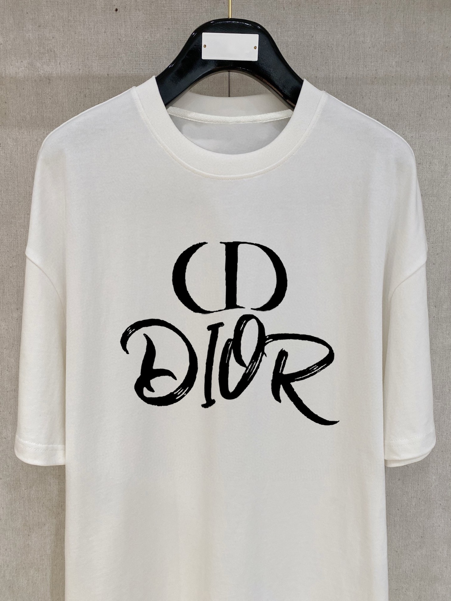 ￼ ￼ ￼ ￼ ￼ 迪奥 新款字母印花双层重工短袖T桖 字母图案不管是T桖还是卫衣都是每年的爆款单品 前