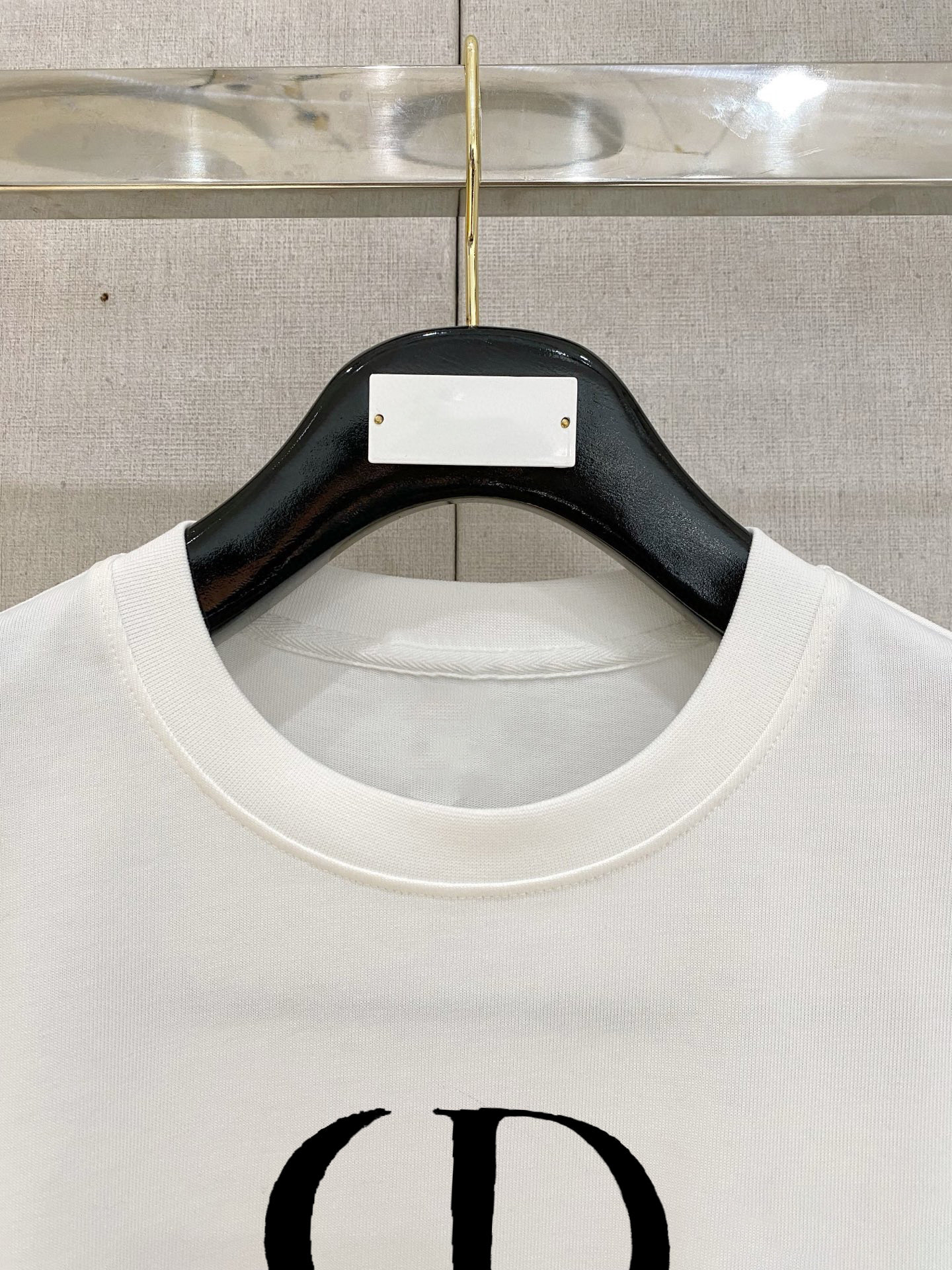 ￼ ￼ ￼ ￼ ￼ 迪奥 新款字母印花双层重工短袖T桖 字母图案不管是T桖还是卫衣都是每年的爆款单品 前