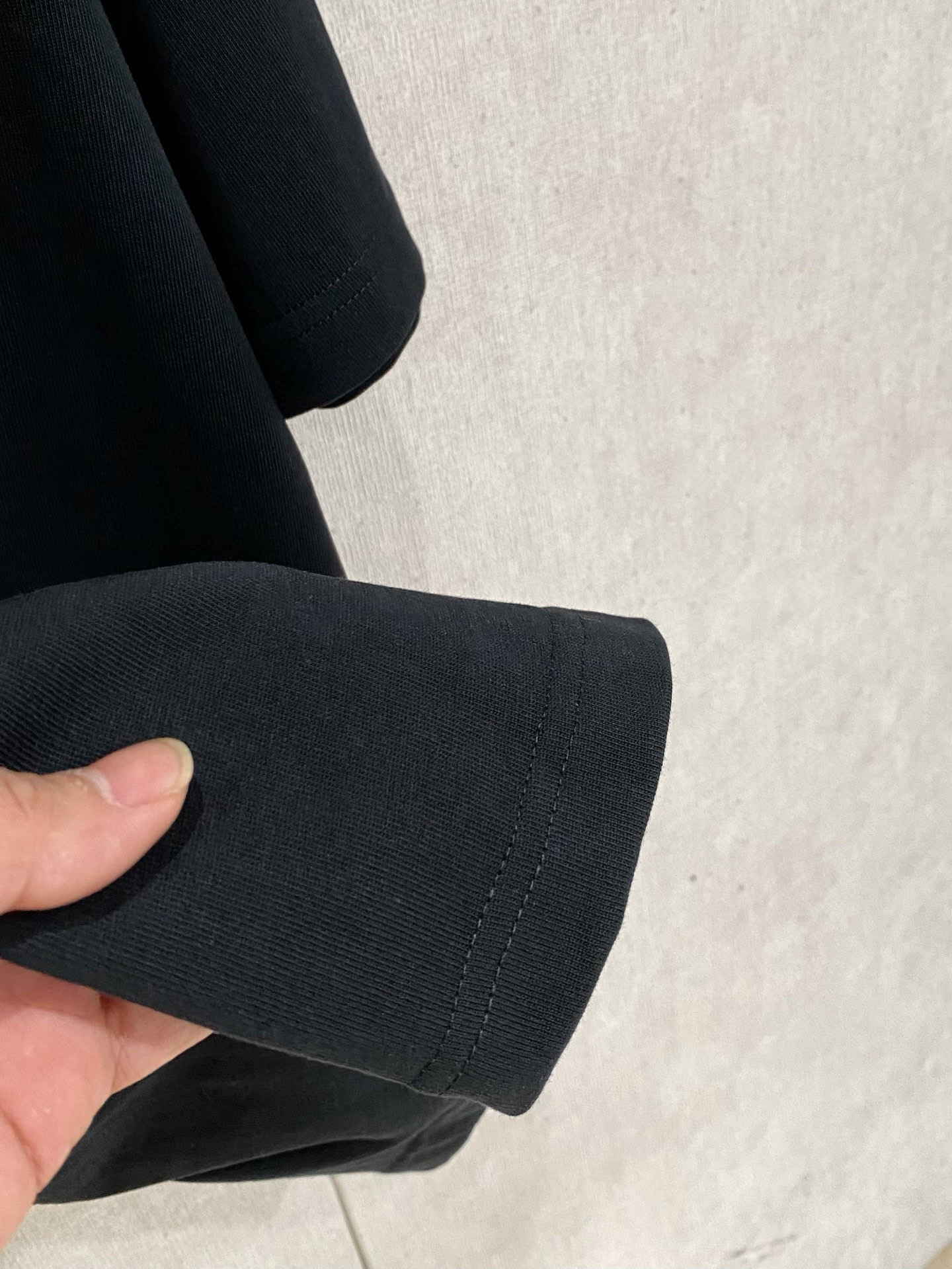 ￼ ￼ ￼ ￼ ￼ 迪奥 新款字母印花双层重工短袖T桖 字母图案不管是T桖还是卫衣都是每年的爆款单品 前