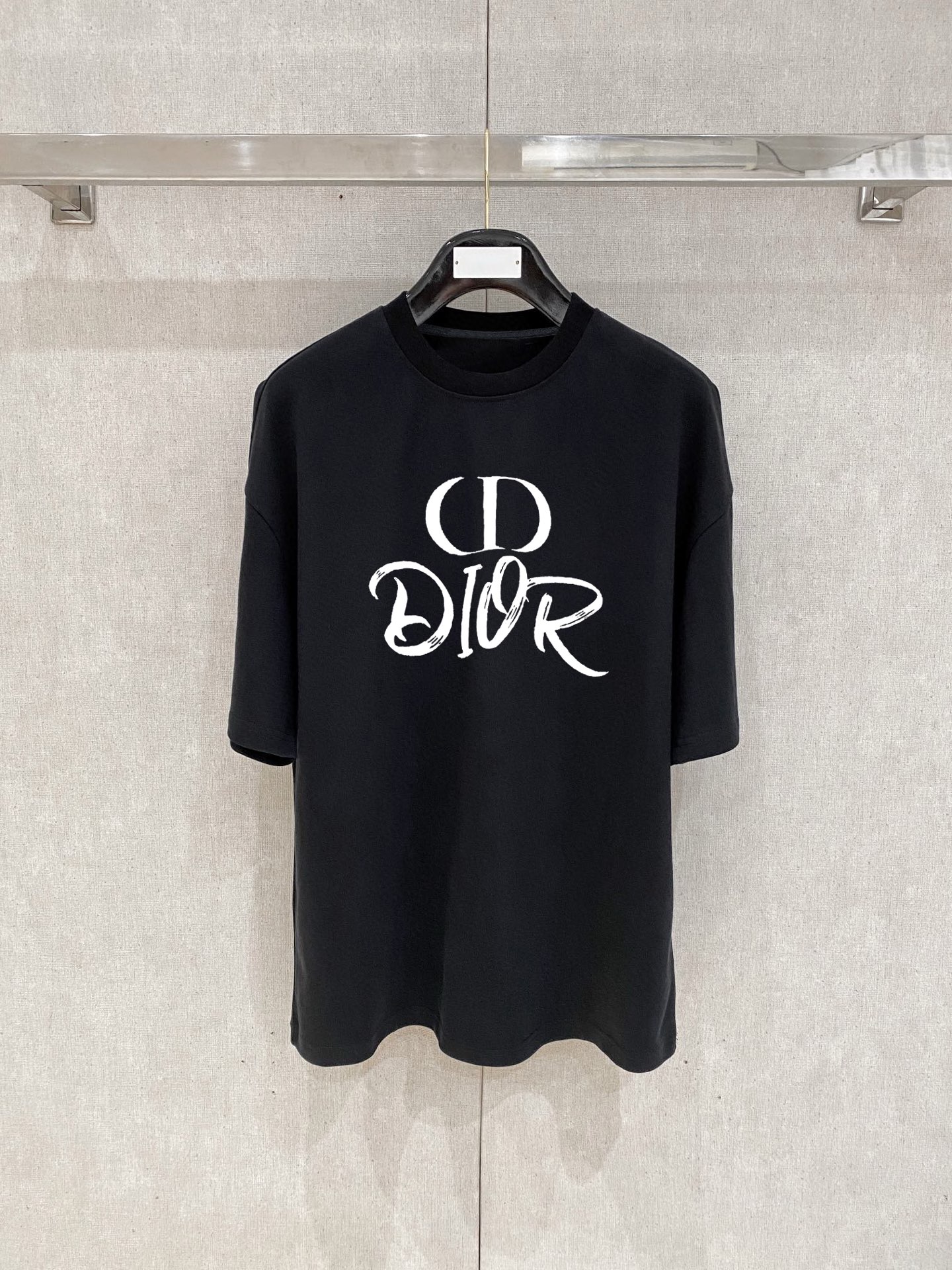 ￼ ￼ ￼ ￼ ￼ 迪奥 新款字母印花双层重工短袖T桖 字母图案不管是T桖还是卫衣都是每年的爆款单品 前