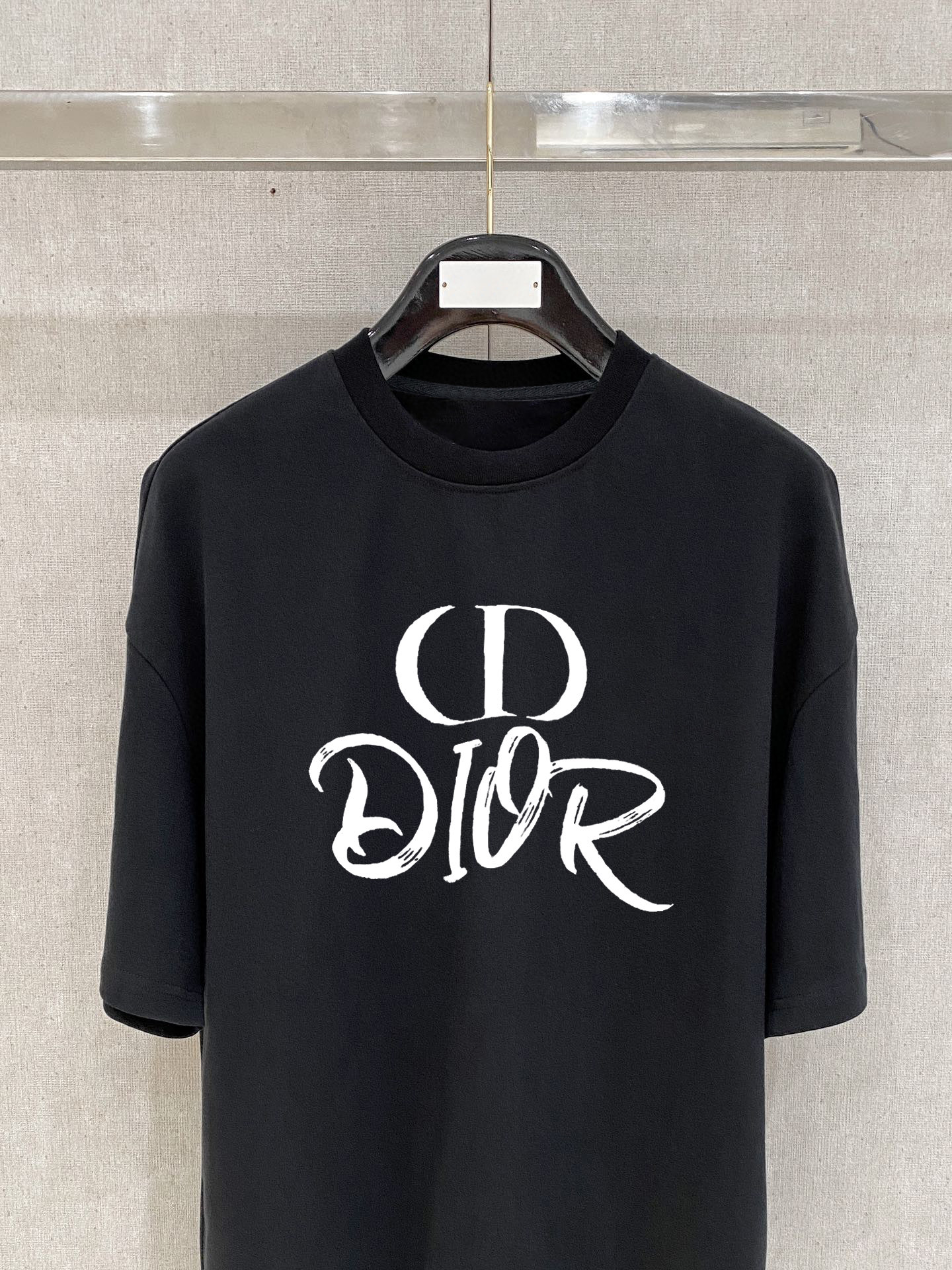 ￼ ￼ ￼ ￼ ￼ 迪奥 新款字母印花双层重工短袖T桖 字母图案不管是T桖还是卫衣都是每年的爆款单品 前