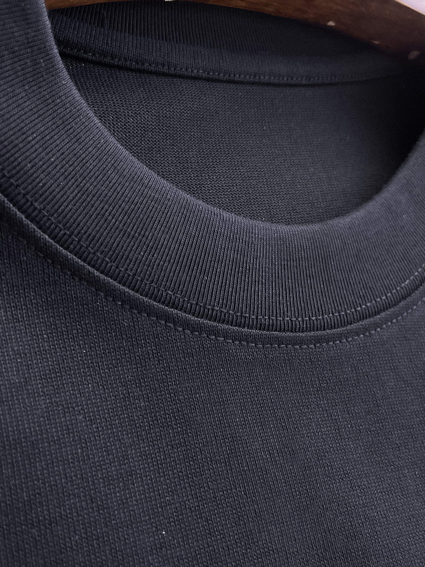 ￼ ￼ ￼ ￼ ￼ 马吉拉 新款字母印花双层重工短袖T桖 字母图案不管是T桖还是卫衣都是每年的爆款单品 