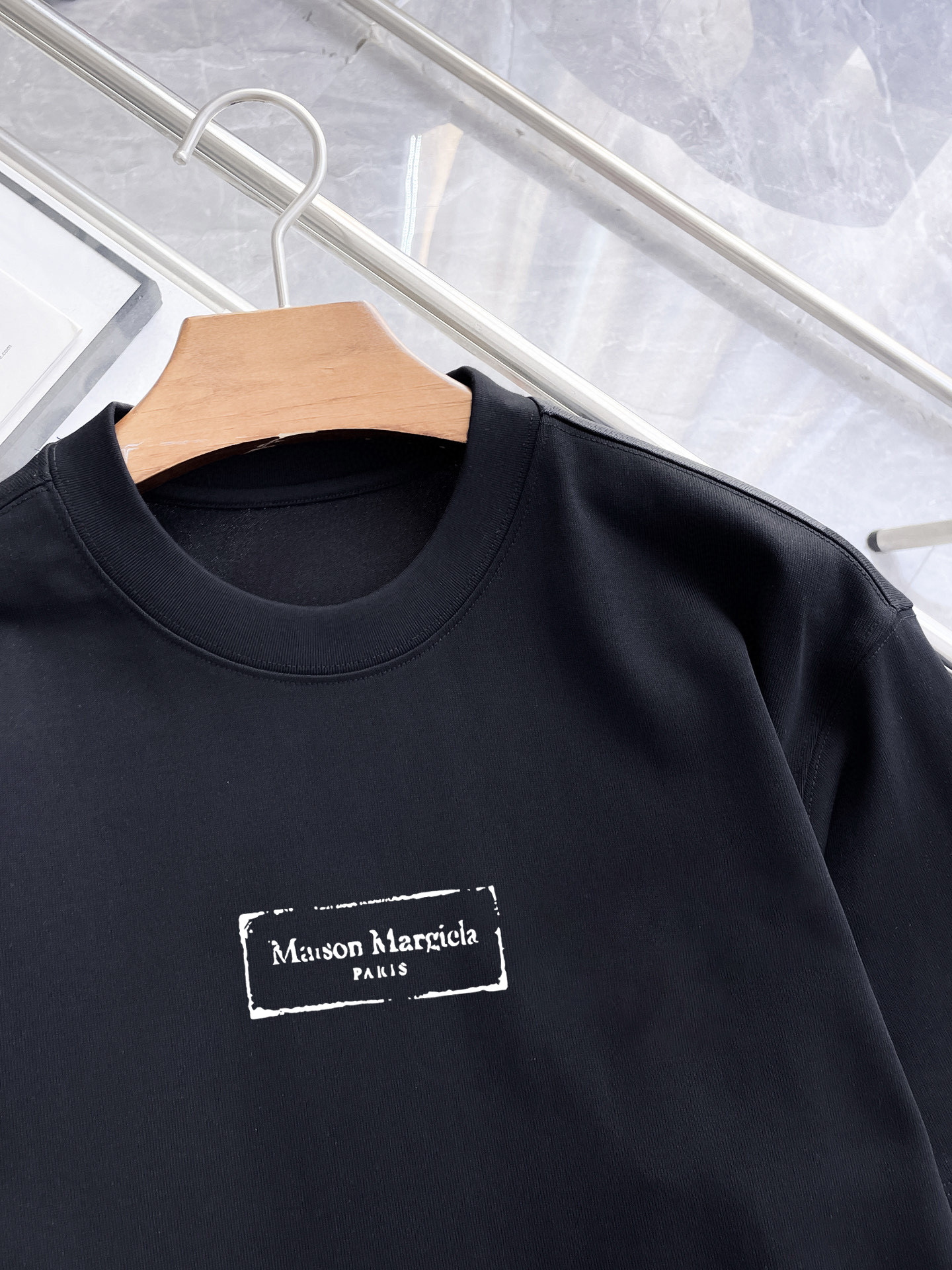 ￼ ￼ ￼ ￼ ￼ 马吉拉 新款字母印花双层重工短袖T桖 字母图案不管是T桖还是卫衣都是每年的爆款单品 