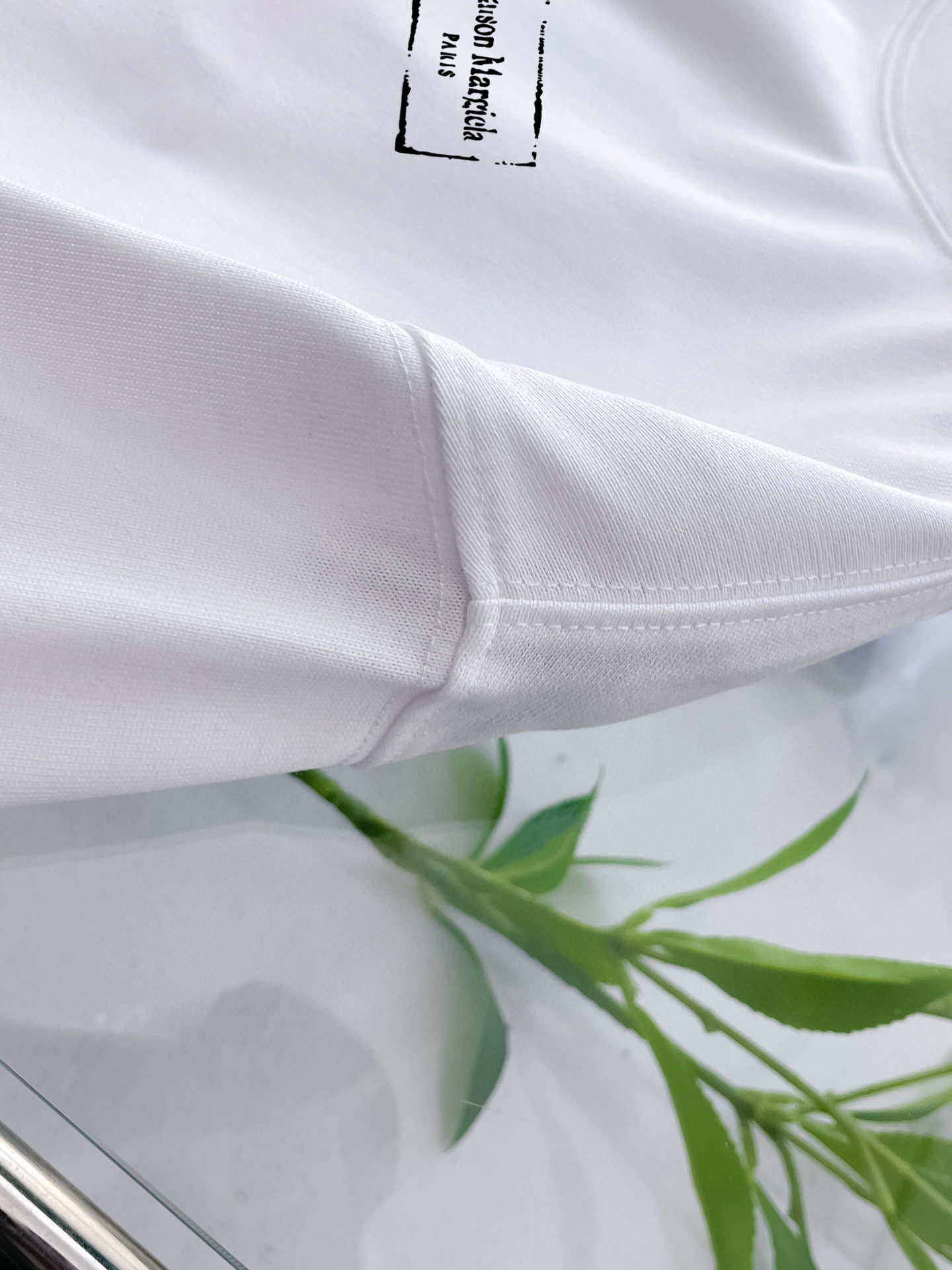 ￼ ￼ ￼ ￼ ￼ 马吉拉 新款字母印花双层重工短袖T桖 字母图案不管是T桖还是卫衣都是每年的爆款单品 