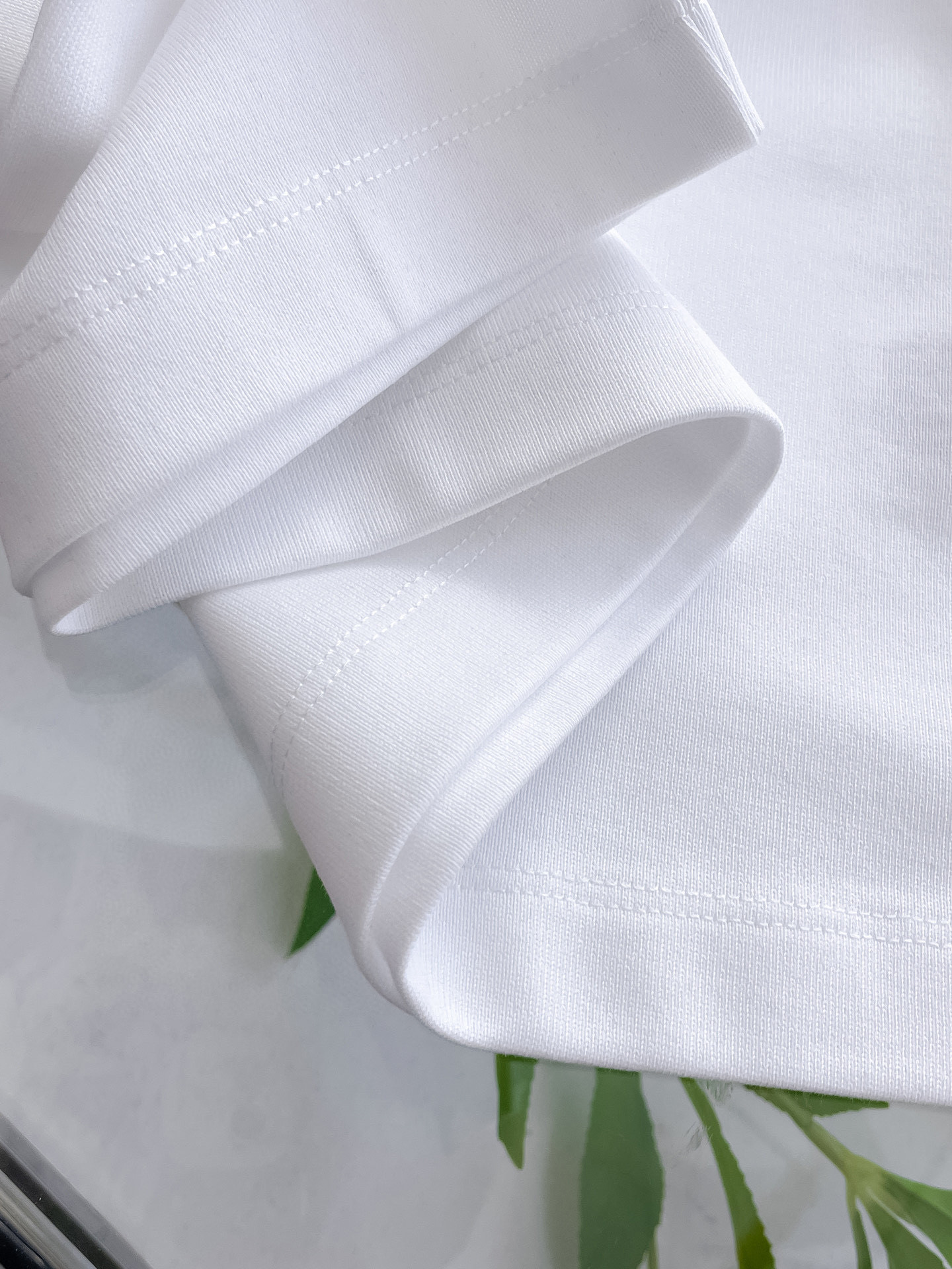 ￼ ￼ ￼ ￼ ￼ 马吉拉 新款字母印花双层重工短袖T桖 字母图案不管是T桖还是卫衣都是每年的爆款单品 