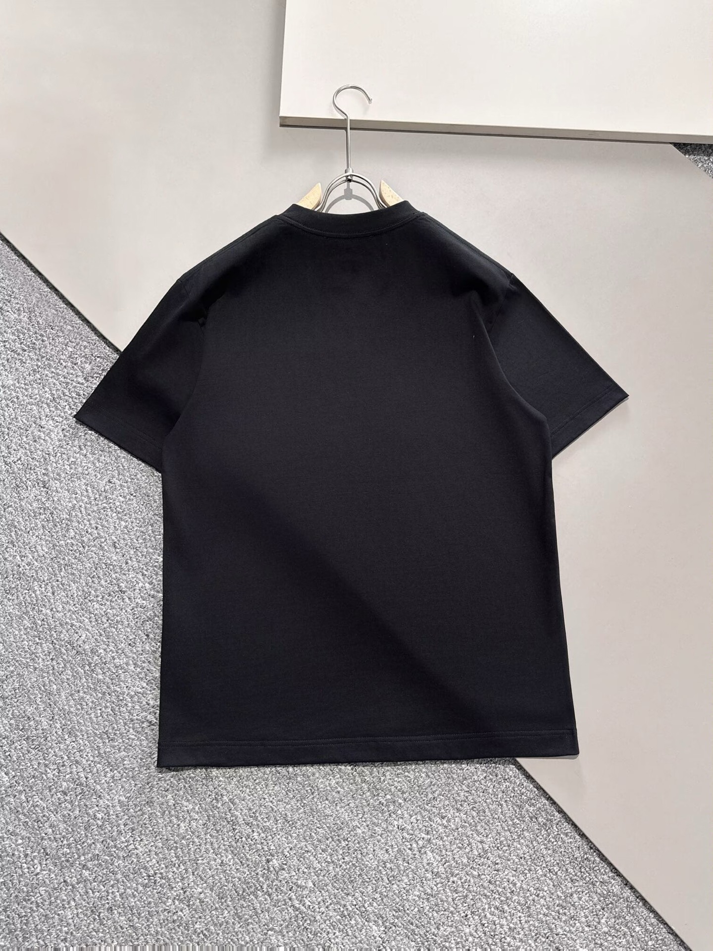 ￼ ￼ ￼ ￼ ￼ 迪奥 新款字母印花双层重工短袖T桖 字母图案不管是T桖还是卫衣都是每年的爆款单品 前