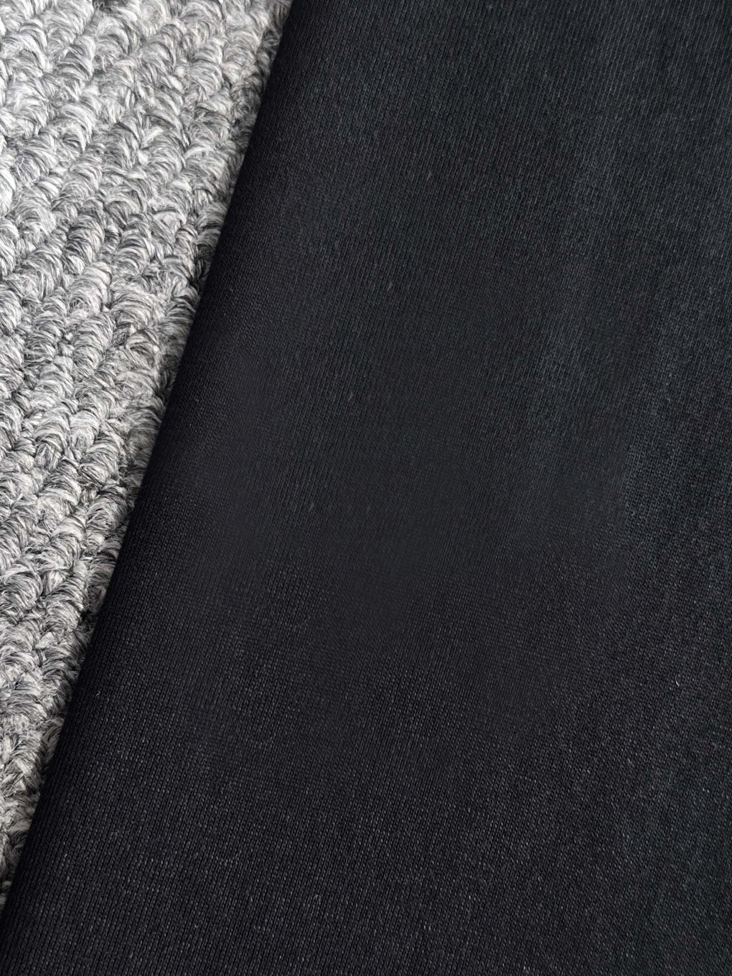 ￼ ￼ ￼ ￼ ￼ 迪奥 新款字母印花双层重工短袖T桖 字母图案不管是T桖还是卫衣都是每年的爆款单品 前