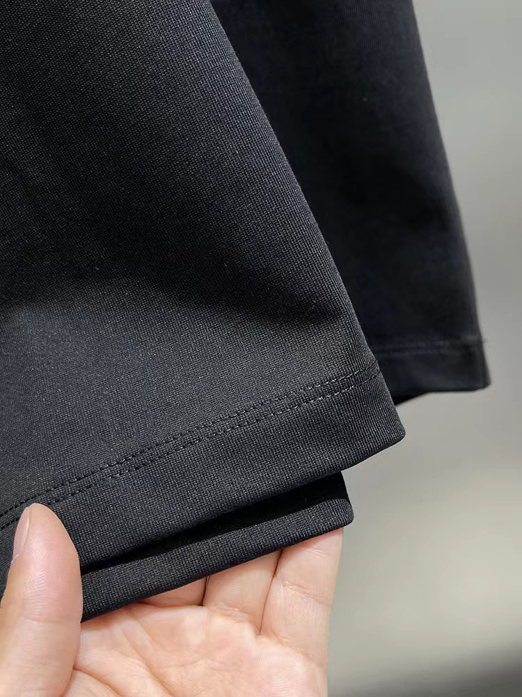 ￼ ￼ ￼ ￼ ￼ 范思哲 新款字母印花双层重工短袖T桖 字母图案不管是T桖还是卫衣都是每年的爆款单品 