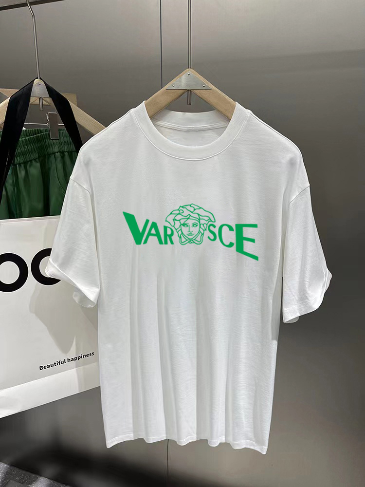 ￼ ￼ ￼ ￼ ￼ 始祖鸟 新款字母印花双层重工短袖T桖 字母图案不管是T桖还是卫衣都是每年的爆款单品 