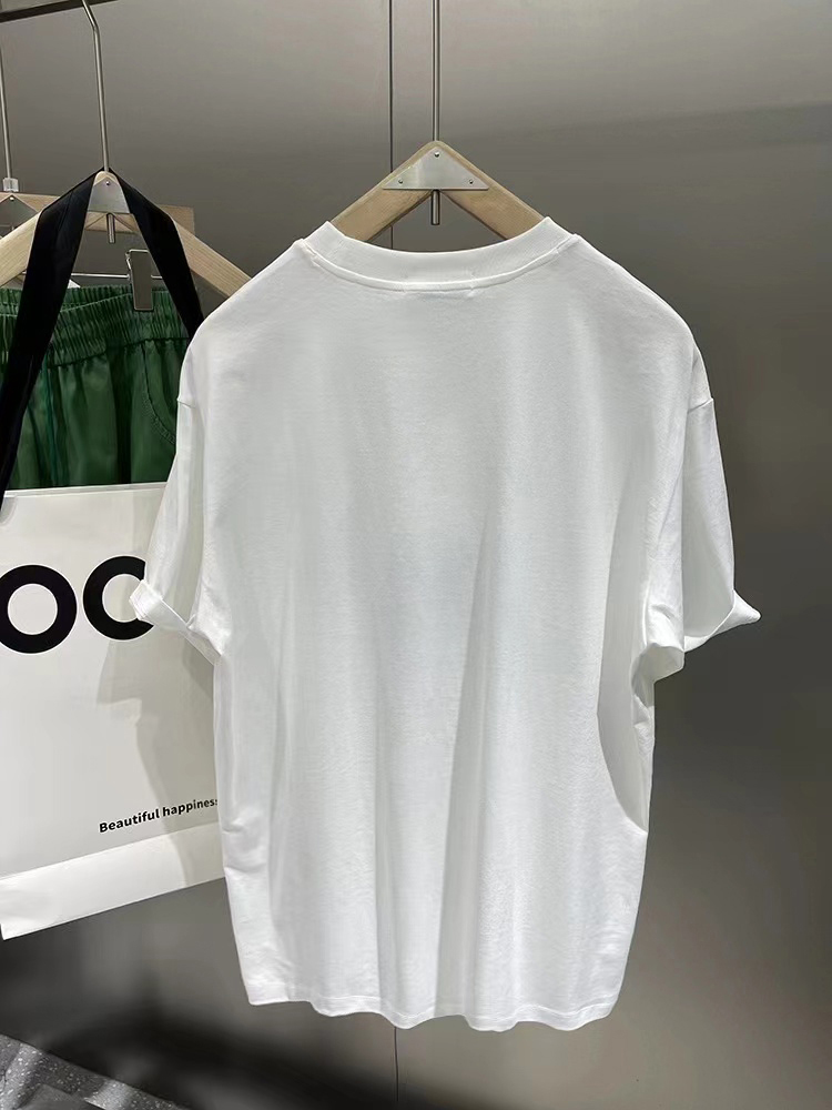 ￼ ￼ ￼ ￼ ￼ 始祖鸟 新款字母印花双层重工短袖T桖 字母图案不管是T桖还是卫衣都是每年的爆款单品 