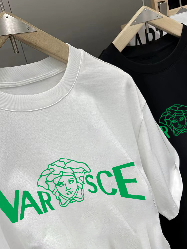 ￼ ￼ ￼ ￼ ￼ 始祖鸟 新款字母印花双层重工短袖T桖 字母图案不管是T桖还是卫衣都是每年的爆款单品 