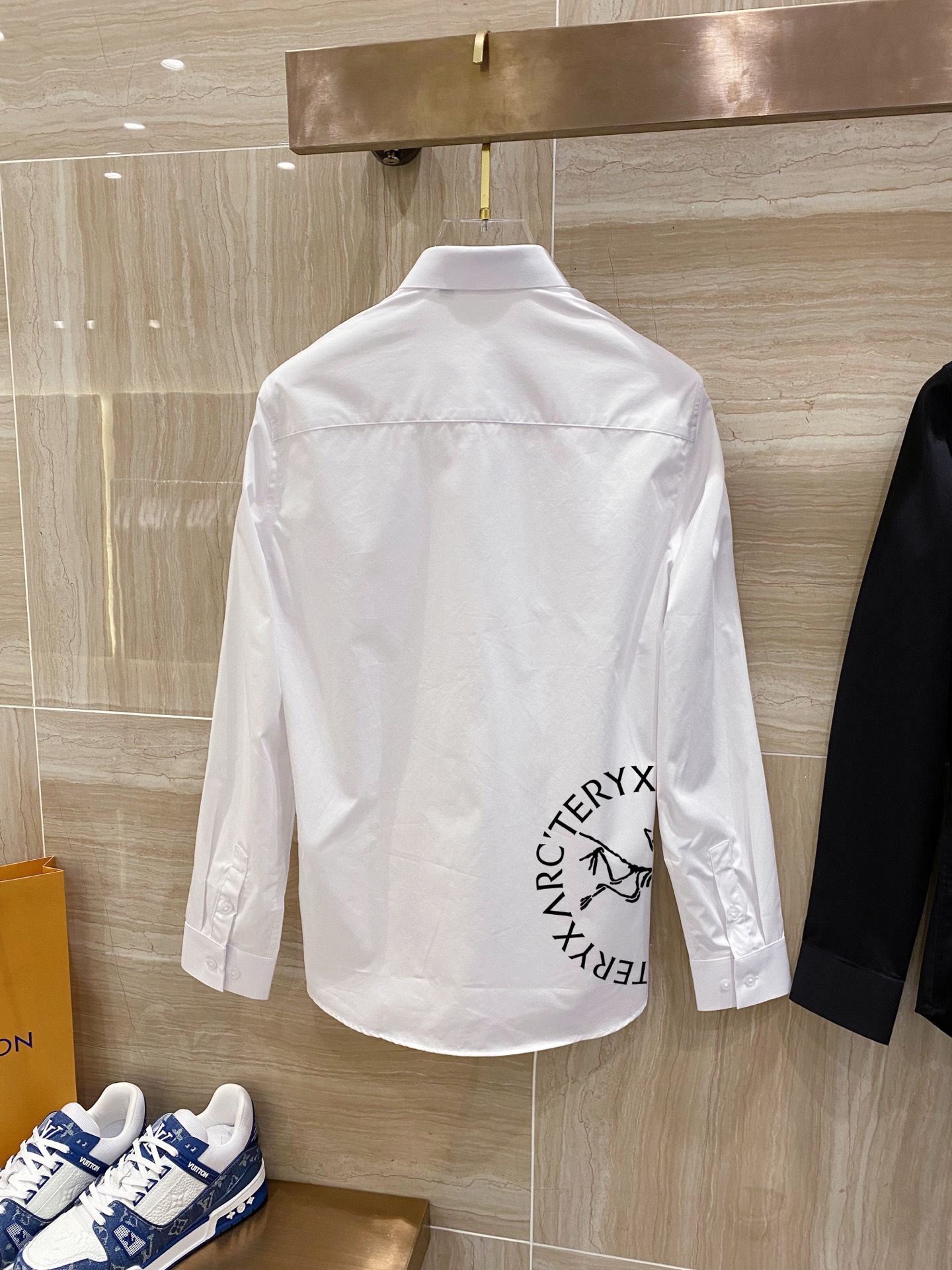 始祖鸟 新款男士必备款衬衫，100%天然棉，舒服透气，原单狠货，原版面料，柔软舒适，上身高端又奢华，足够