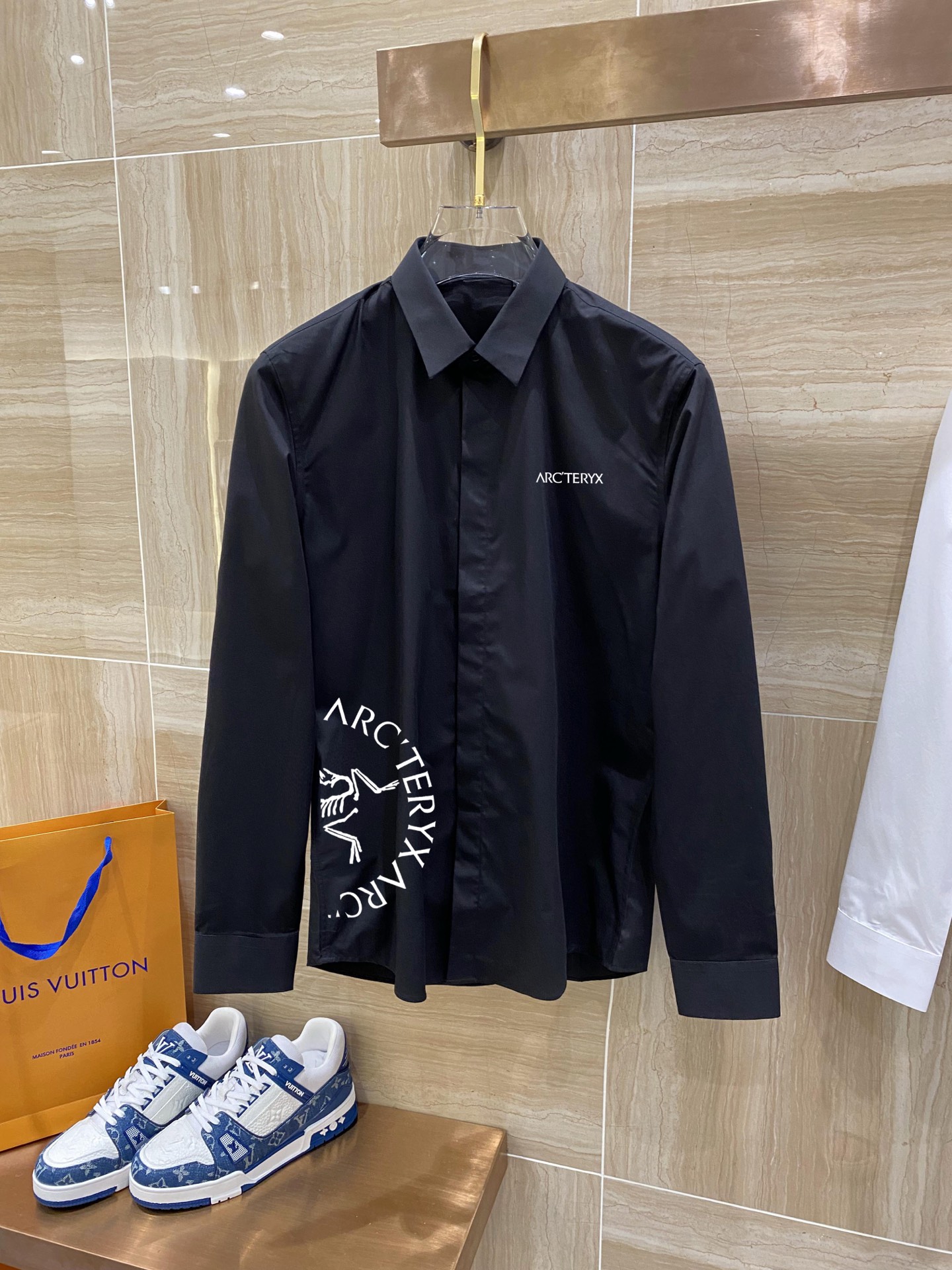 始祖鸟 最新款男士必备款衬衫，100%天然棉，舒服透气，原单狠货，原版面料，柔软舒适，上身高端又奢华，足