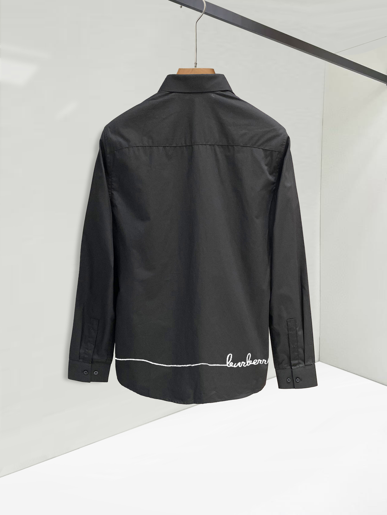 巴宝莉 最新款男士必备款衬衫，100%天然棉，舒服透气，原单狠货，原版面料，柔软舒适，上身高端又奢华，足