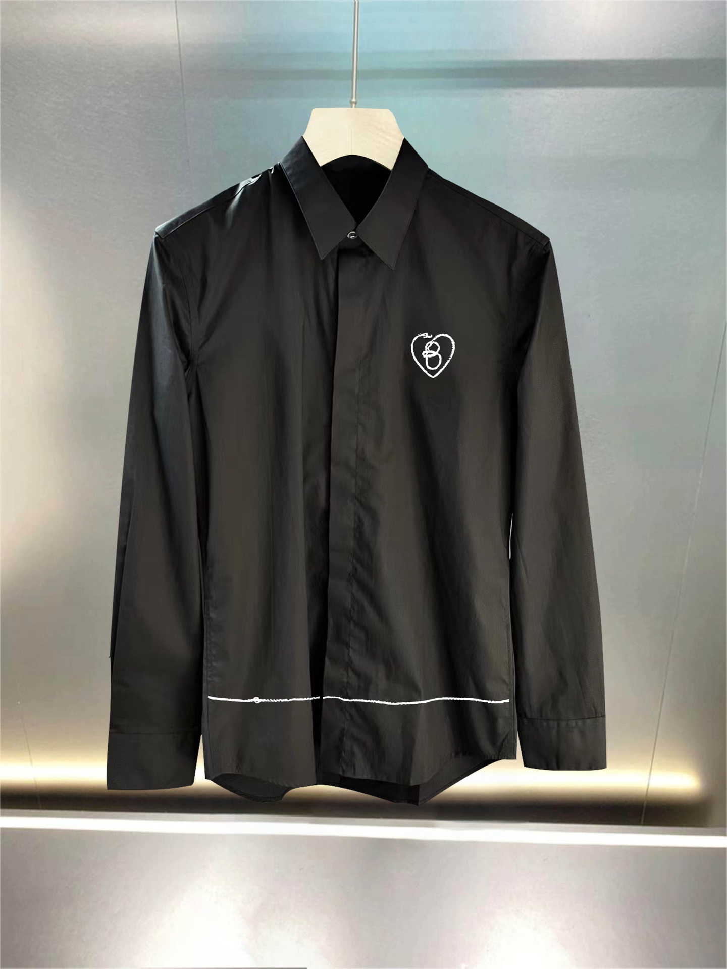 ￼ ￼ ￼ ￼ 巴宝莉 专柜最新款男士必备款长袖衬衫，100%天然棉，舒服透气，原单狠货，原版面料，柔软