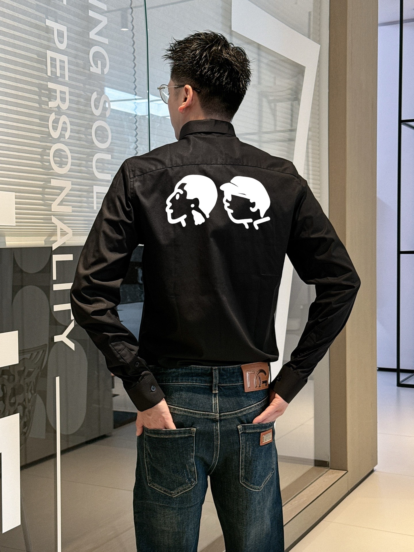 路易威登 最新款男士必备款衬衫，100%天然棉，舒服透气，原单狠货，原版面料，柔软舒适，上身高端又奢华，