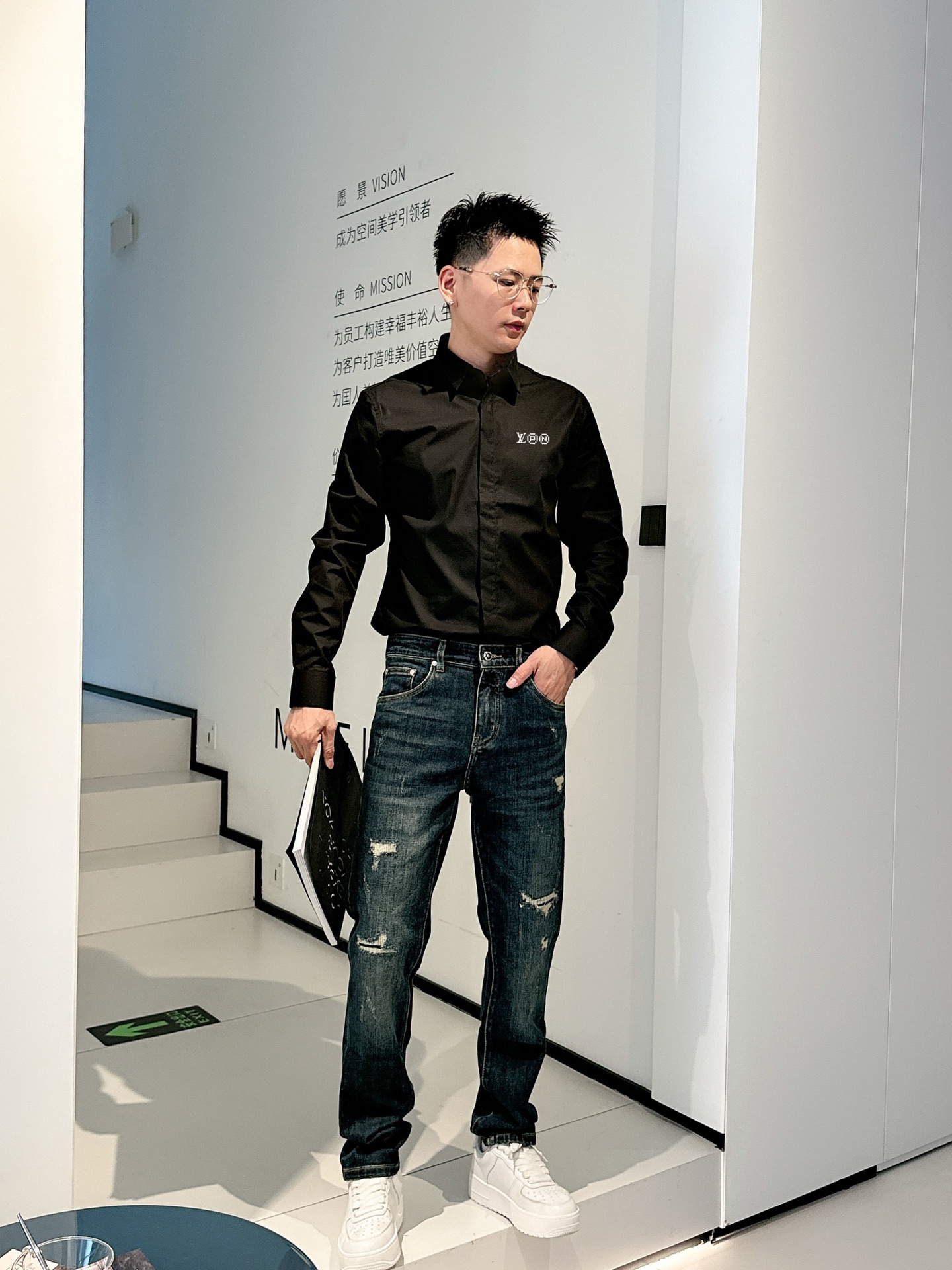 路易威登 最新款男士必备款衬衫，100%天然棉，舒服透气，原单狠货，原版面料，柔软舒适，上身高端又奢华，