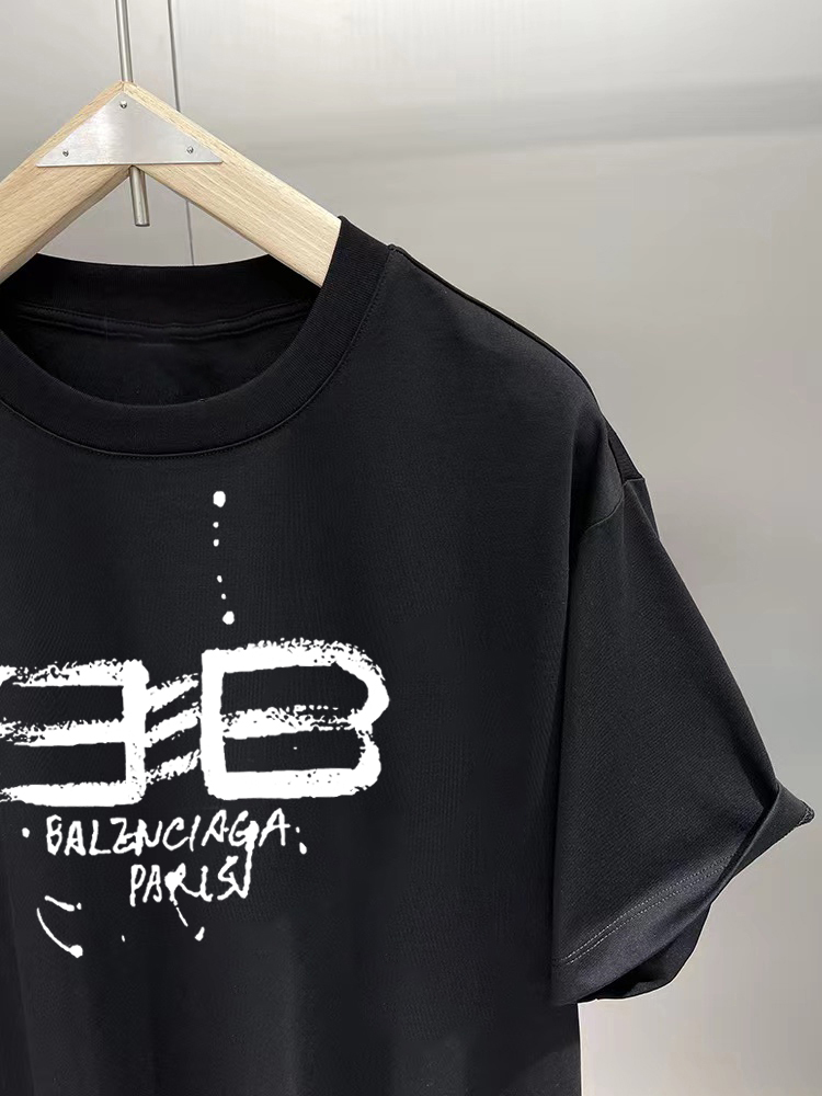 ￼ ￼ ￼ ￼ ￼ ￼ ￼ ￼ ￼￼ 巴黎世家新款字母印花双层重工短袖T桖 字母图案不管是T桖还是卫衣都