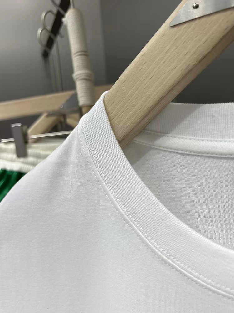 ￼ ￼ ￼ ￼ ￼ ￼ ￼ ￼ ￼￼ 巴黎世家 新款字母印花双层重工短袖T桖 字母图案不管是T桖还是卫衣