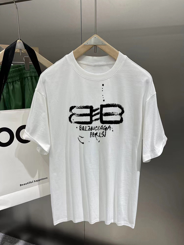 ￼ ￼ ￼ ￼ ￼ ￼ ￼ ￼ ￼￼ 巴黎世家 新款字母印花双层重工短袖T桖 字母图案不管是T桖还是卫衣