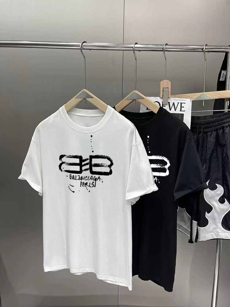 ￼ ￼ ￼ ￼ ￼ ￼ ￼ ￼ ￼￼ 巴黎世家 新款字母印花双层重工短袖T桖 字母图案不管是T桖还是卫衣