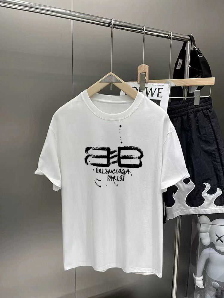 ￼ ￼ ￼ ￼ ￼ ￼ ￼ ￼ ￼￼ 巴黎世家 新款字母印花双层重工短袖T桖 字母图案不管是T桖还是卫衣
