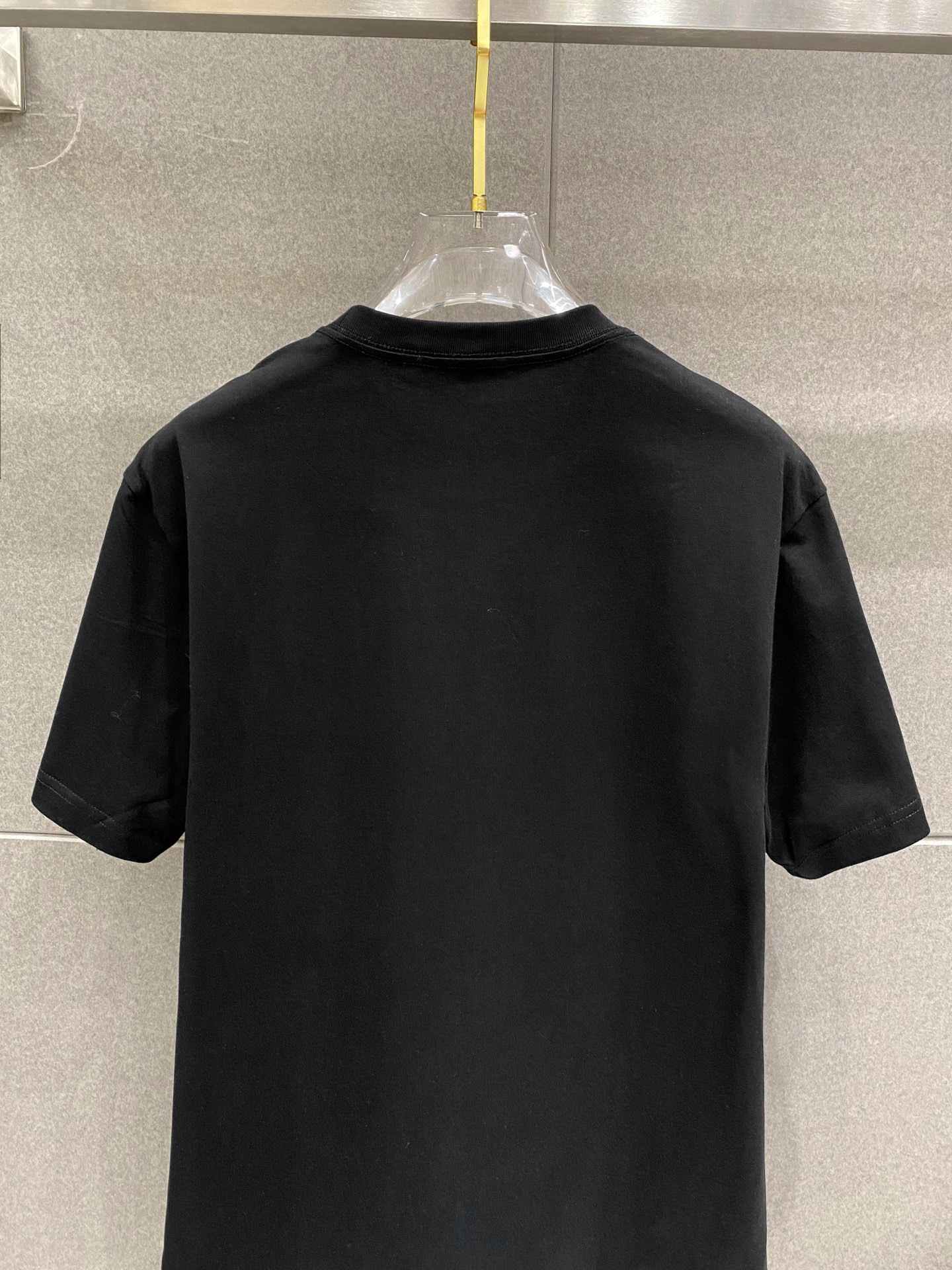 ￼ ￼ ￼ ￼ ￼ ￼ ￼ ￼ ￼￼ 迪奥 新款字母印花双层重工短袖T桖 字母图案不管是T桖还是卫衣都是