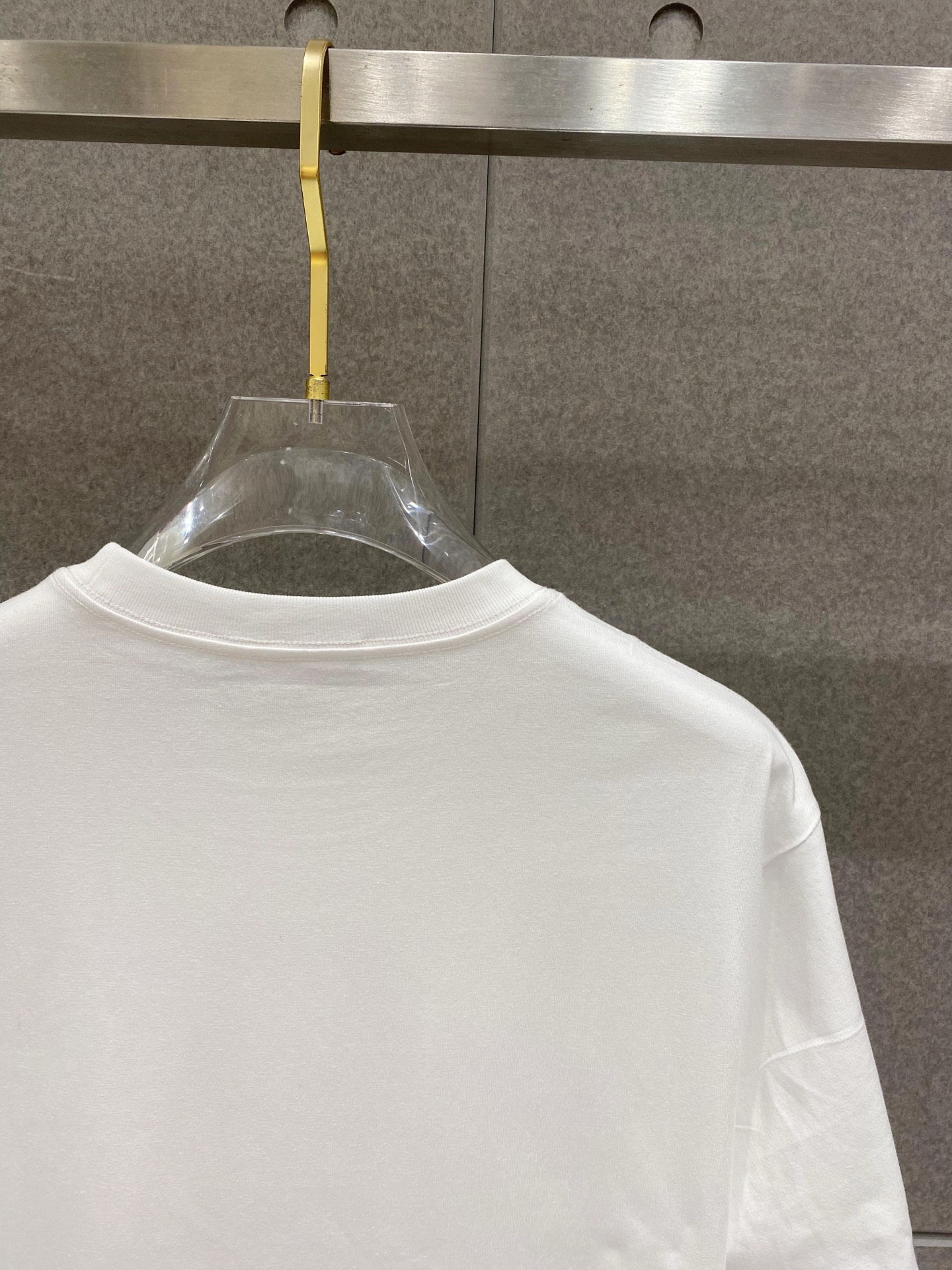 ￼ ￼ ￼ ￼ ￼ ￼ ￼ ￼ ￼￼ 迪奥 新款字母印花双层重工短袖T桖 字母图案不管是T桖还是卫衣都是