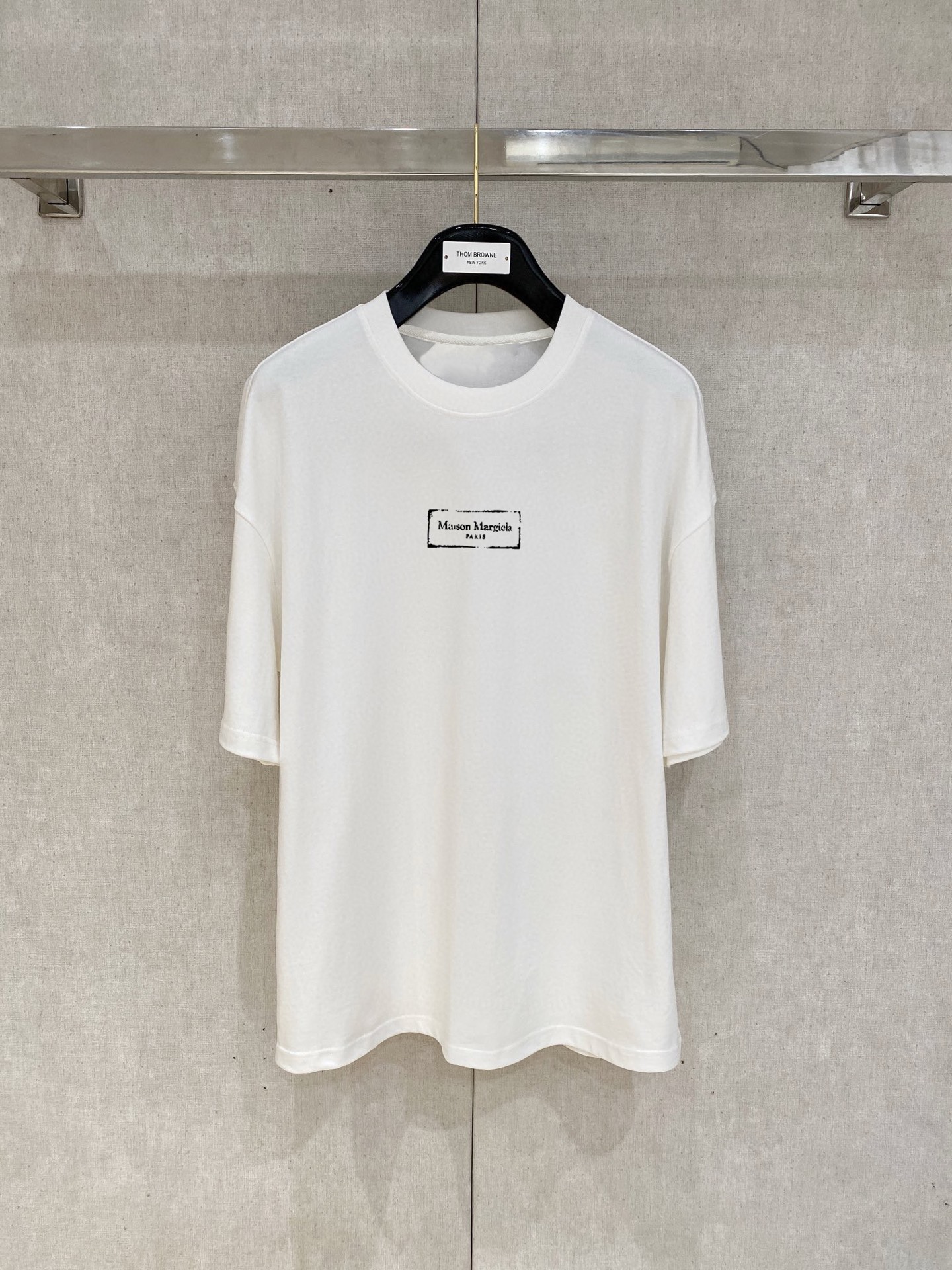 ￼ ￼ ￼ ￼ ￼ ￼ ￼ ￼ ￼￼ 马吉拉 新款字母印花双层重工短袖T桖 字母图案不管是桖还是卫衣都是