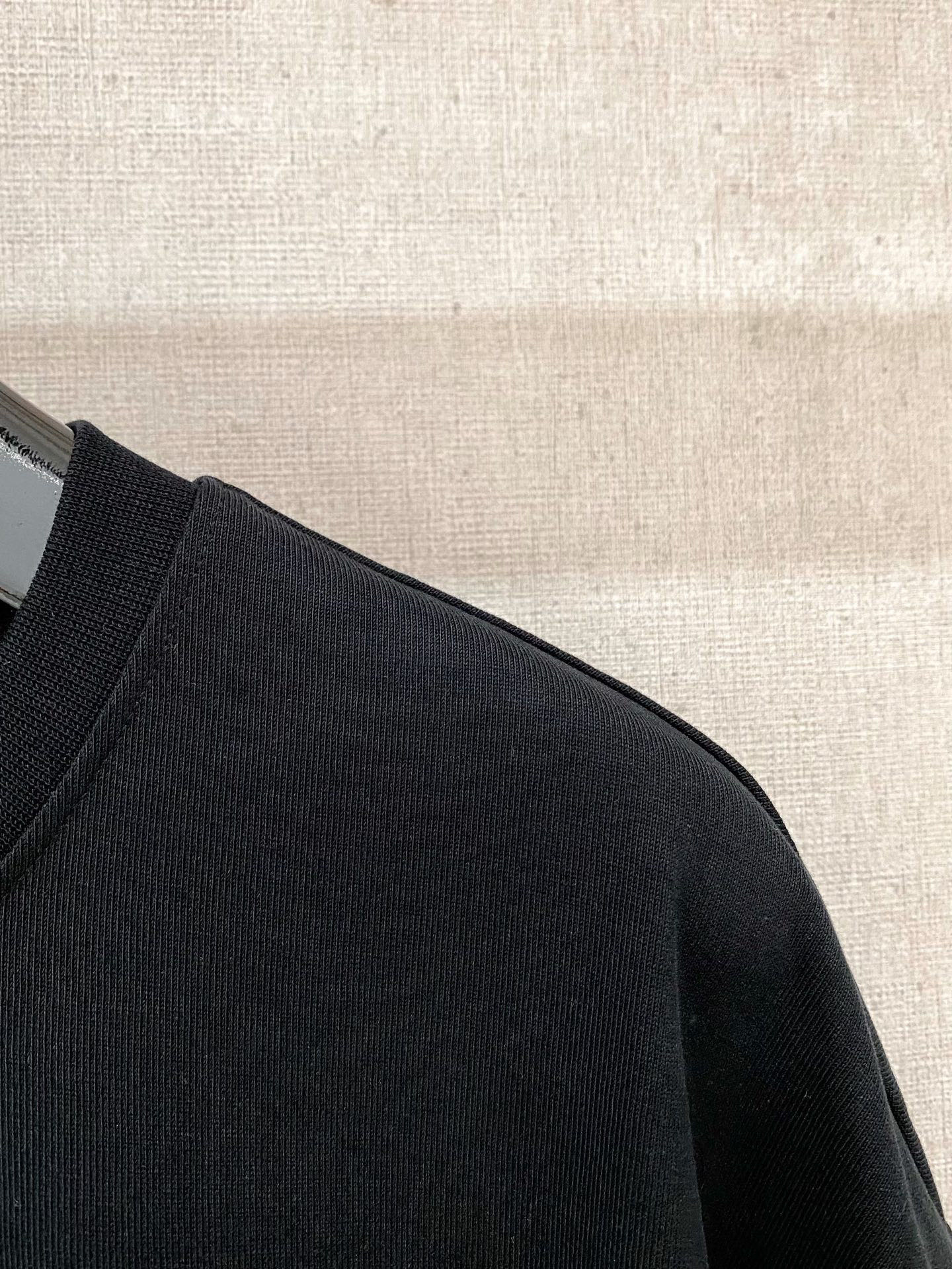 ￼ ￼ ￼ ￼ ￼ ￼ ￼ ￼ ￼￼ 马吉拉 新款字母印花双层重工短袖T桖 字母图案不管是T桖还是卫衣都