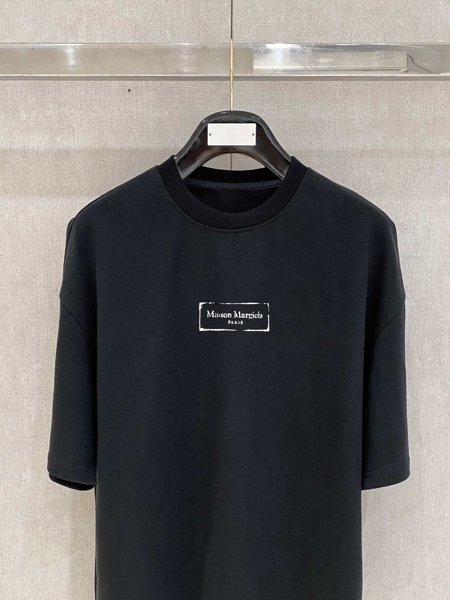 ￼ ￼ ￼ ￼ ￼ ￼ ￼ ￼ ￼￼ 马吉拉 新款字母印花双层重工短袖T桖 字母图案不管是T桖还是卫衣都