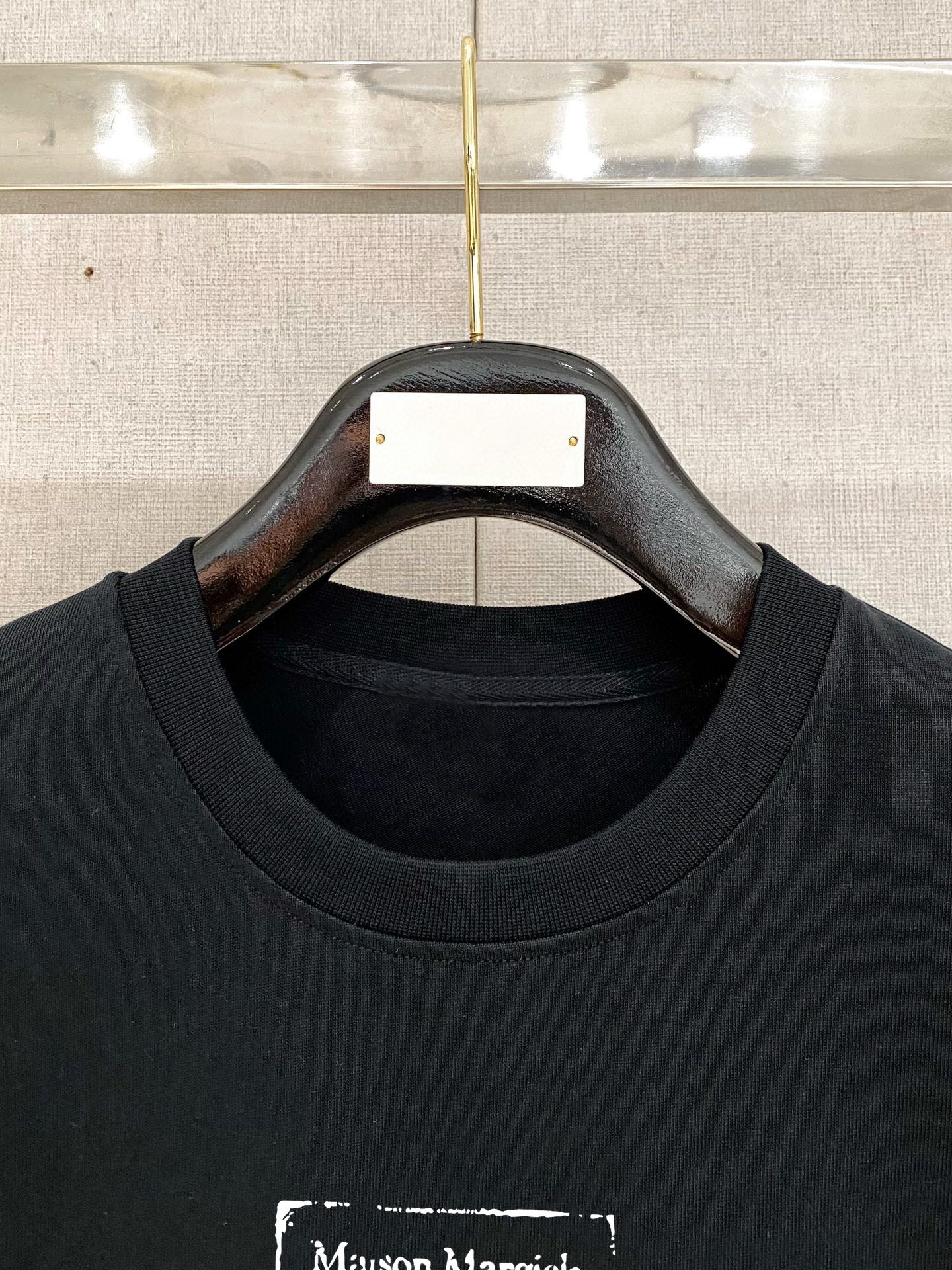 ￼ ￼ ￼ ￼ ￼ ￼ ￼ ￼ ￼￼ 马吉拉 新款字母印花双层重工短袖T桖 字母图案不管是T桖还是卫衣都