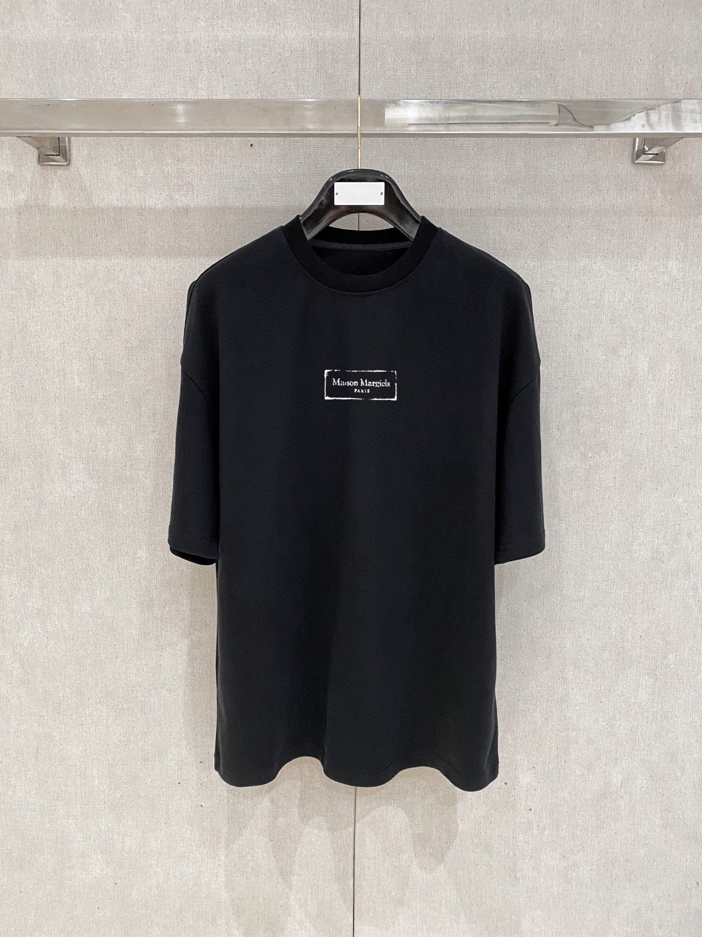 ￼ ￼ ￼ ￼ ￼ ￼ ￼ ￼ ￼￼ 马吉拉 新款字母印花双层重工短袖T桖 字母图案不管是T桖还是卫衣都