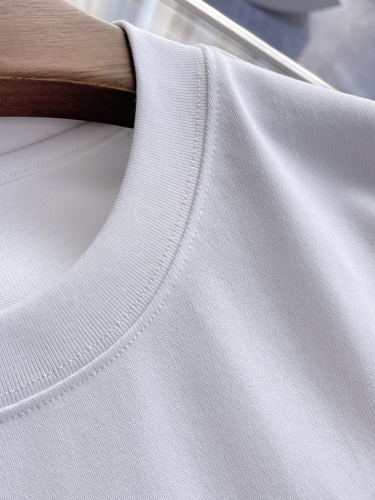 ￼ ￼ ￼ ￼ ￼ ￼ ￼ ￼ ￼￼ 迪奥 新款字母印花双层重工短袖T桖 字母图案不管是T桖还是卫衣都是