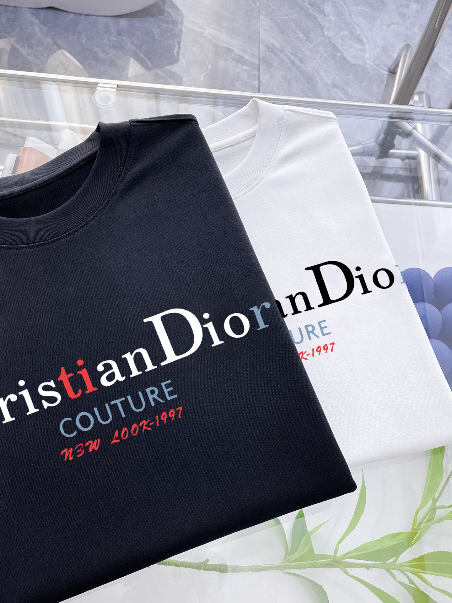 ￼ ￼ ￼ ￼ ￼ ￼ ￼ ￼ ￼￼ 迪奥 新款字母印花双层重工短袖T桖 字母图案不管是T桖还是卫衣都是