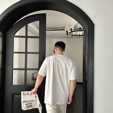 巴黎世家 新款字母印花双层重工短袖T桖 字母图案不管是T桖还是卫衣都是每年的爆款单品 前幅大面积印 巴黎世家 新款字母印花双层重工短袖T桖 字母图案不管是T桖还是卫衣都是每年的爆款单品 前幅大面积印