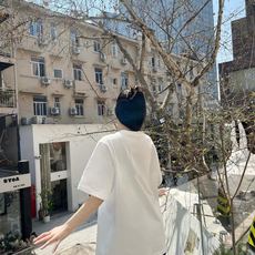 迪奥 新款字母印花双层重工短袖T桖 字母图案不管是T桖还是卫衣都是每年的爆款单品 前幅大面积印花采 迪奥 新款字母印花双层重工短袖T桖 字母图案不管是T桖还是卫衣都是每年的爆款单品 前幅大面积印花采