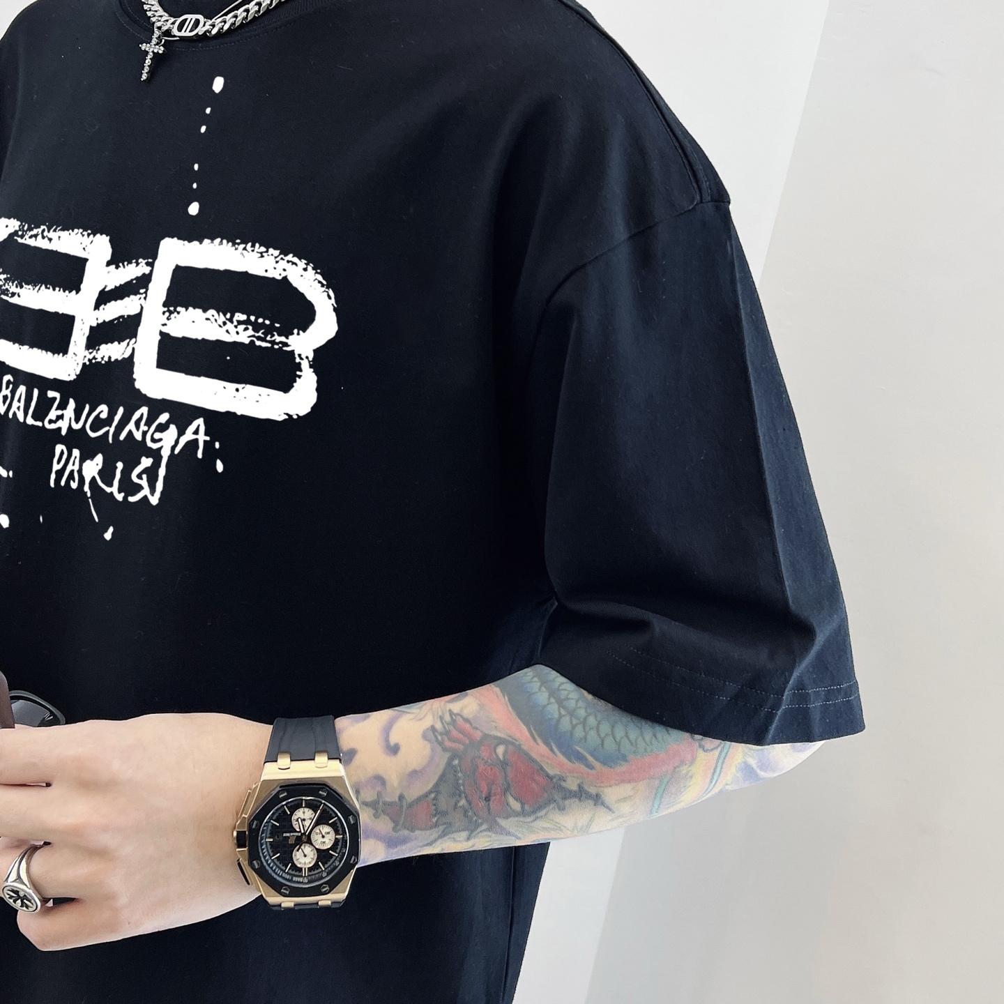 ￼ ￼ ￼ ￼ ￼ 巴黎世家 新款字母印花双层重工短袖T桖 字母图案不管是T桖还是卫衣都是每年的爆款单品