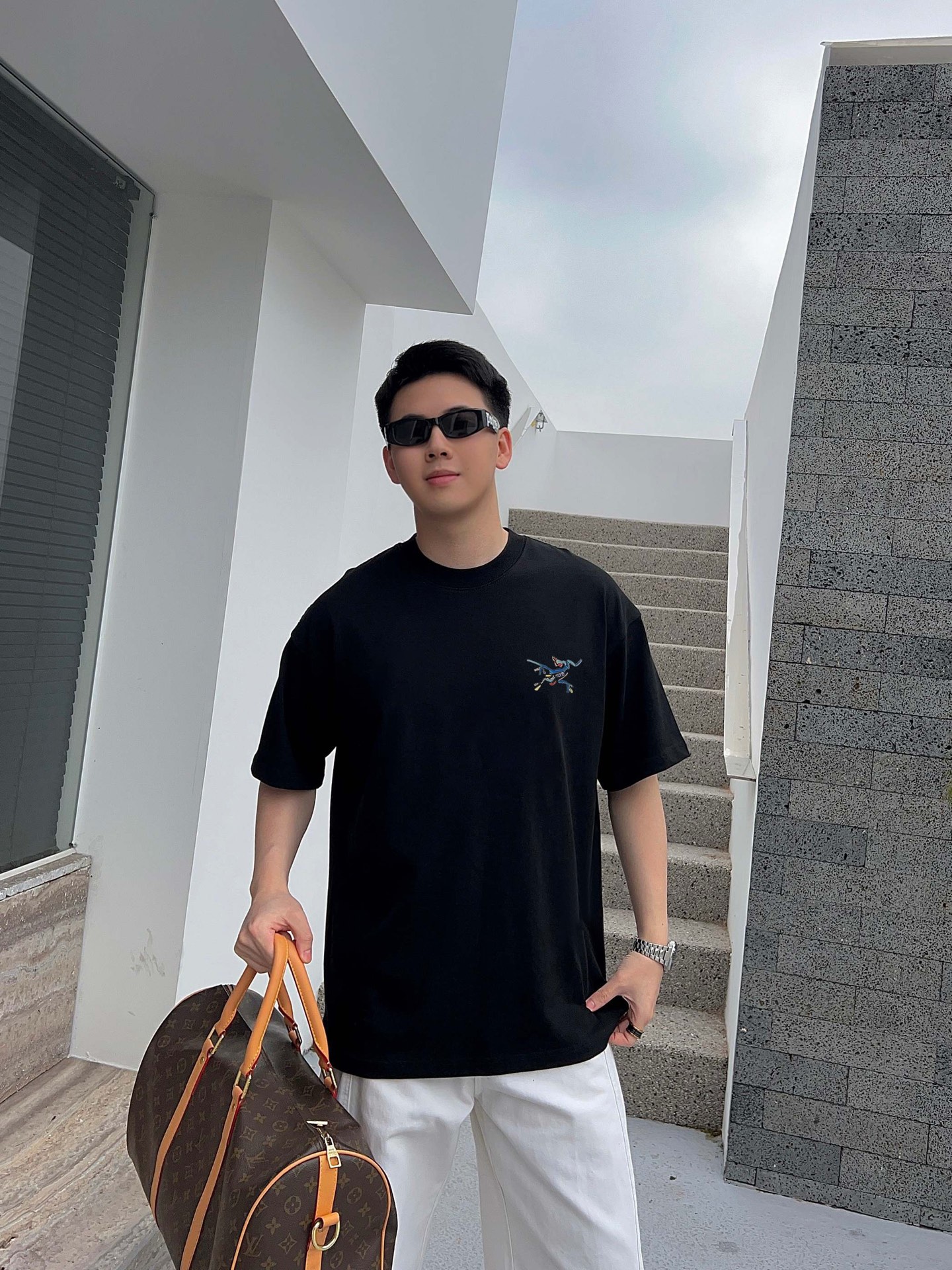 始祖鸟  新款字母印花双层重工短袖T桖  字母图案不管是T桖还是卫衣都是每年的爆款单品  前幅大面积印花