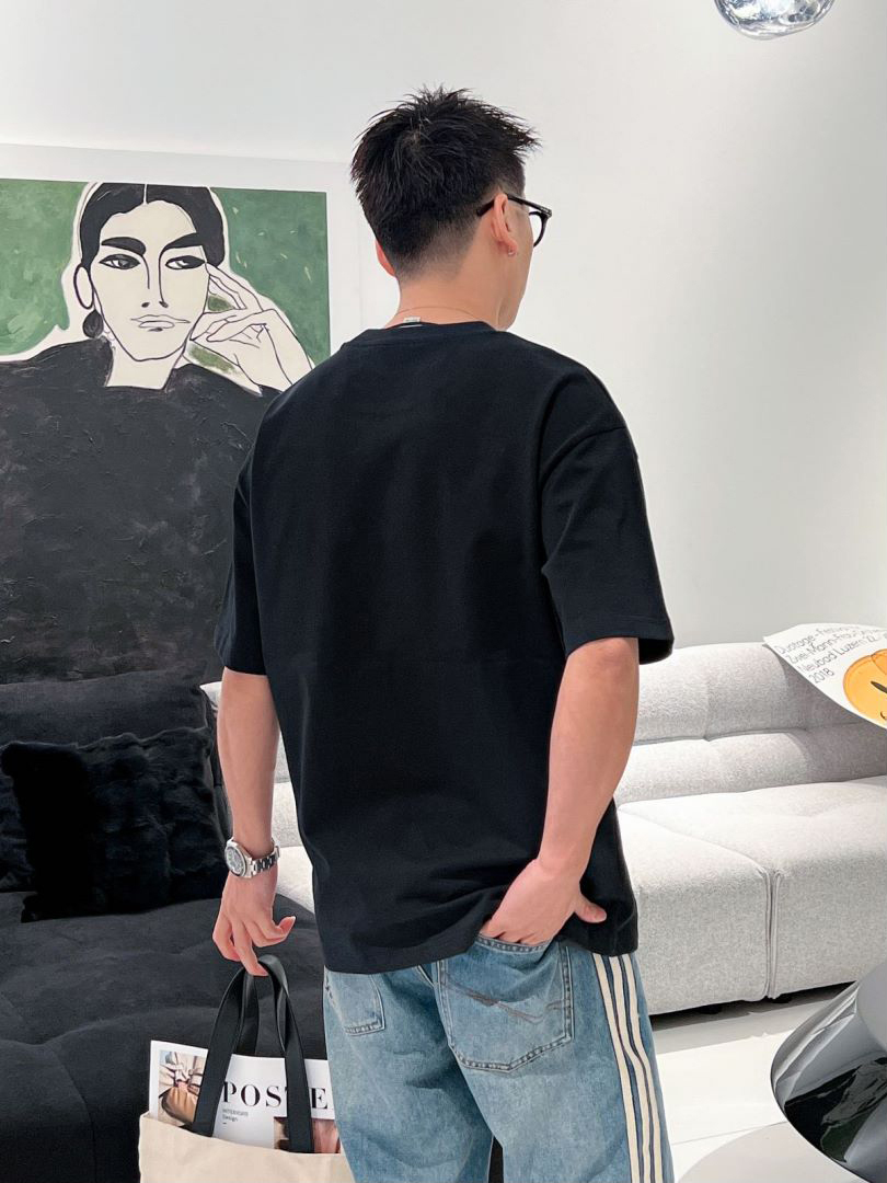马吉拉  新款字母印花双层重工短袖T桖  字母图案不管是T桖还是卫衣都是每年的爆款单品  前幅大面积印花
