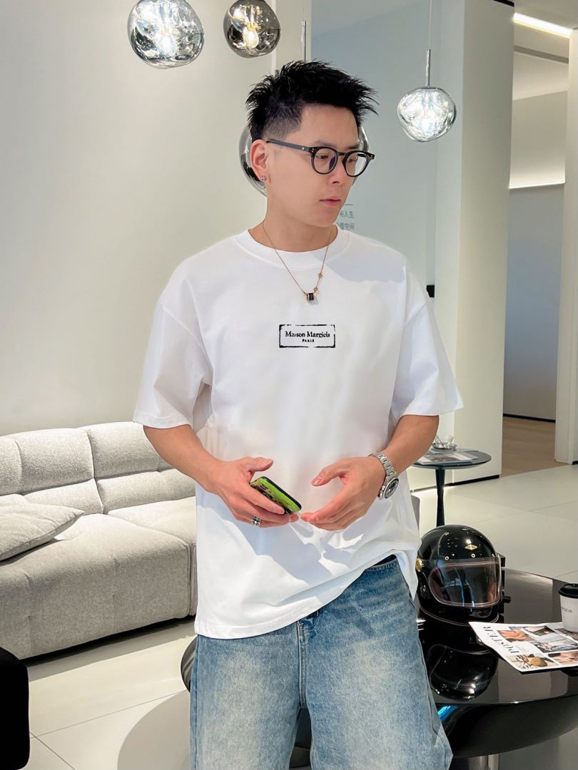 马吉拉  新款字母印花双层重工短袖T桖  字母图案不管是T桖还是卫衣都是每年的爆款单品  前幅大面积印花