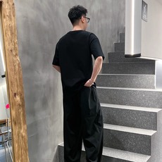 迪奥 新款字母印花双层重工短袖T桖 字母图案不管是T桖还是卫衣都是每年的爆款单品 前幅大面积印花采 迪奥 新款字母印花双层重工短袖T桖 字母图案不管是T桖还是卫衣都是每年的爆款单品 前幅大面积印花采