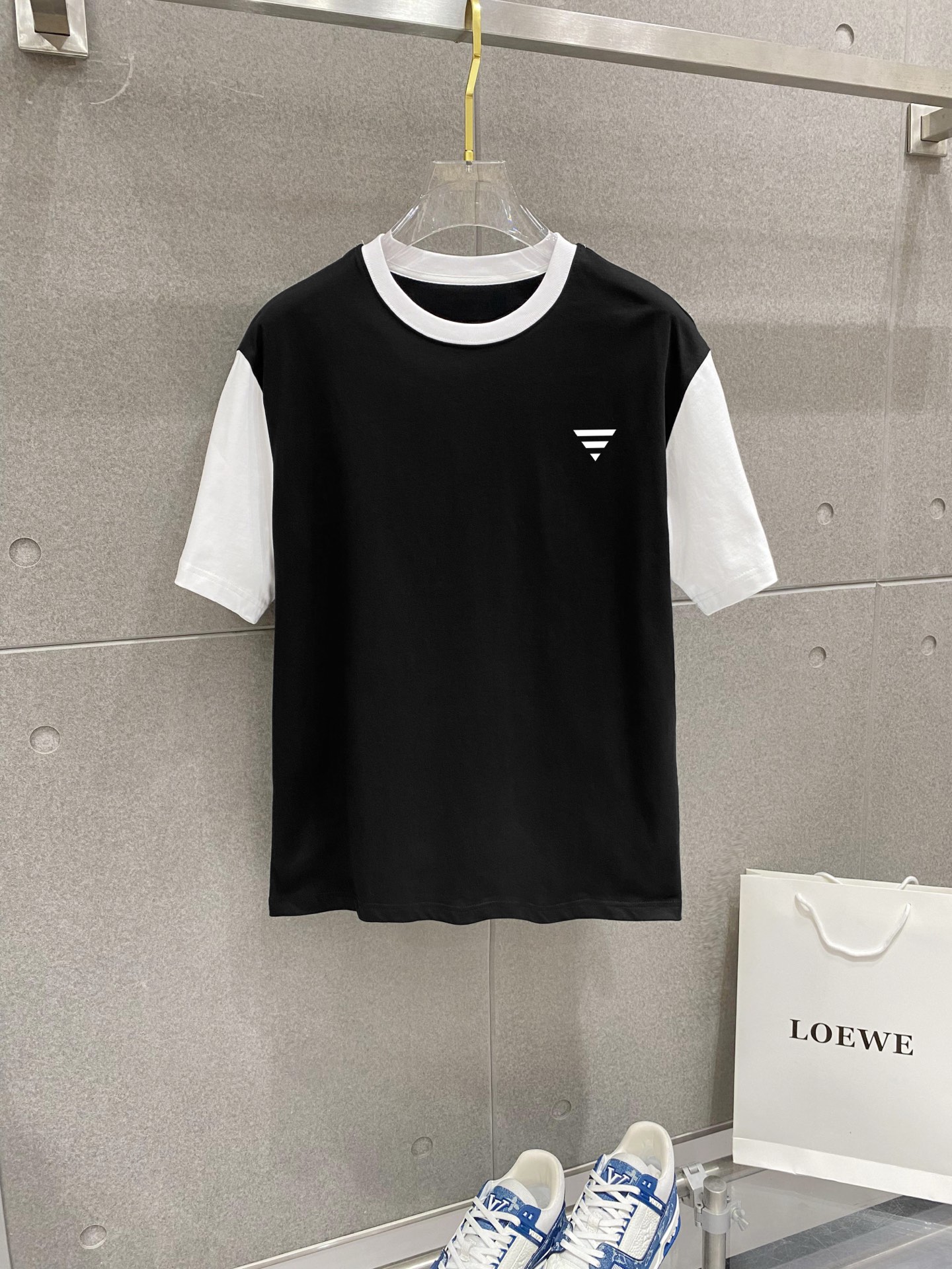 ￼ ￼ ￼ ￼ ￼ 巴黎世家 插肩新款字母印花双层重工短袖T桖 字母图案不管是T桖还是卫衣都是每年的爆款