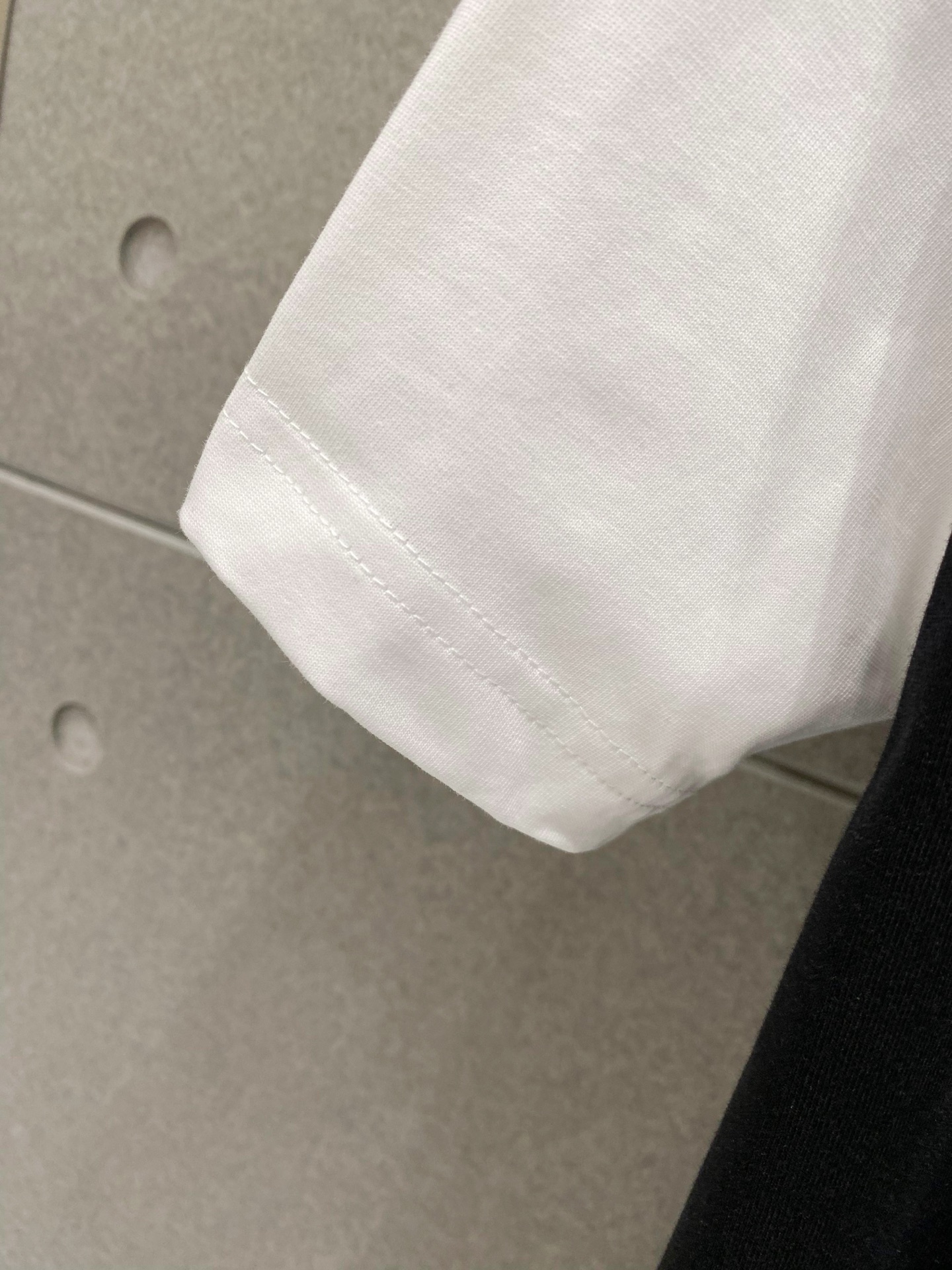 ￼ ￼ ￼ ￼ ￼ 巴黎世家 插肩新款字母印花双层重工短袖T桖 字母图案不管是T桖还是卫衣都是每年的爆款