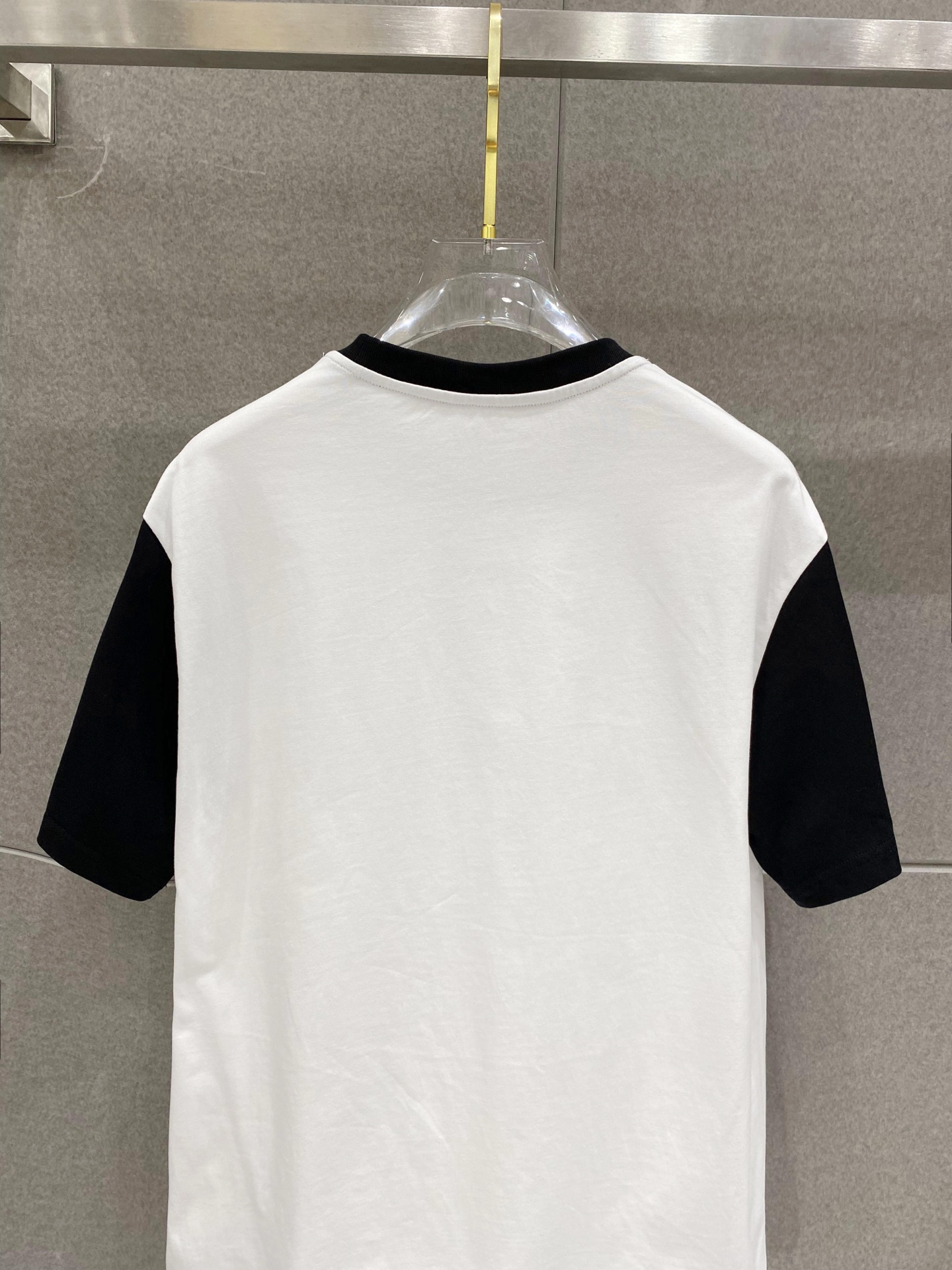 ￼ ￼ ￼ ￼ ￼ 巴黎世家 插肩新款字母印花双层重工短袖T桖 字母图案不管是T桖还是卫衣都是每年的爆款