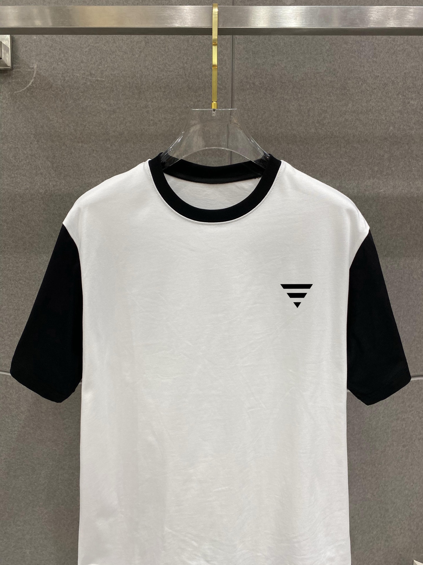 ￼ ￼ ￼ ￼ ￼ 巴黎世家 插肩新款字母印花双层重工短袖T桖 字母图案不管是T桖还是卫衣都是每年的爆款