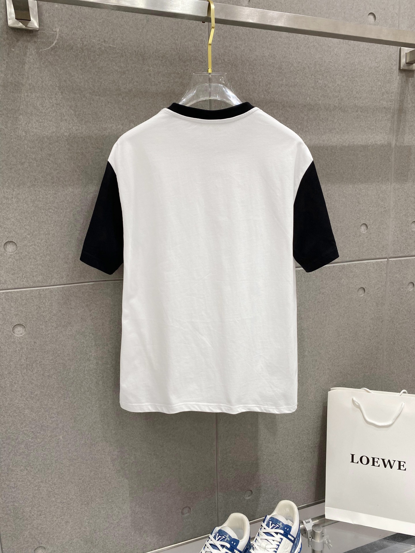 ￼ ￼ ￼ ￼ ￼ 巴黎世家 插肩新款字母印花双层重工短袖T桖 字母图案不管是T桖还是卫衣都是每年的爆款