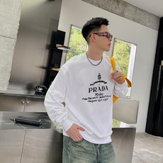  普拉达 官网 新款字母印花双层重工字母图案不管是T桖还是卫衣都是每年的爆款单品 前幅大面积印花采  普拉达 官网 新款字母印花双层重工字母图案不管是T桖还是卫衣都是每年的爆款单品 前幅大面积印花采